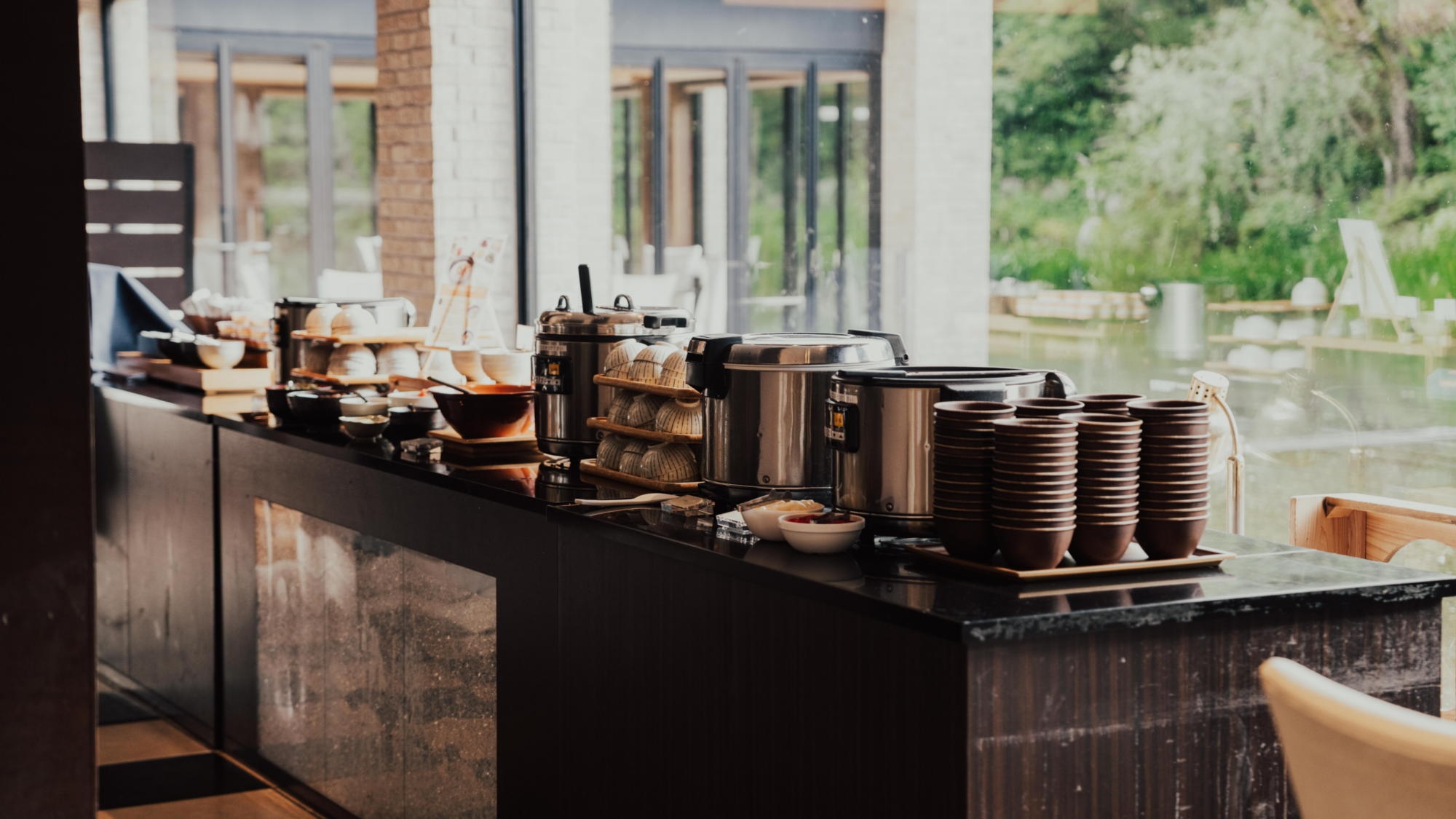 【年末年始限定／朝食付】水辺のダイニングで迎える優雅な朝の和洋ブッフェ＆温泉を満喫する箱根ステイ