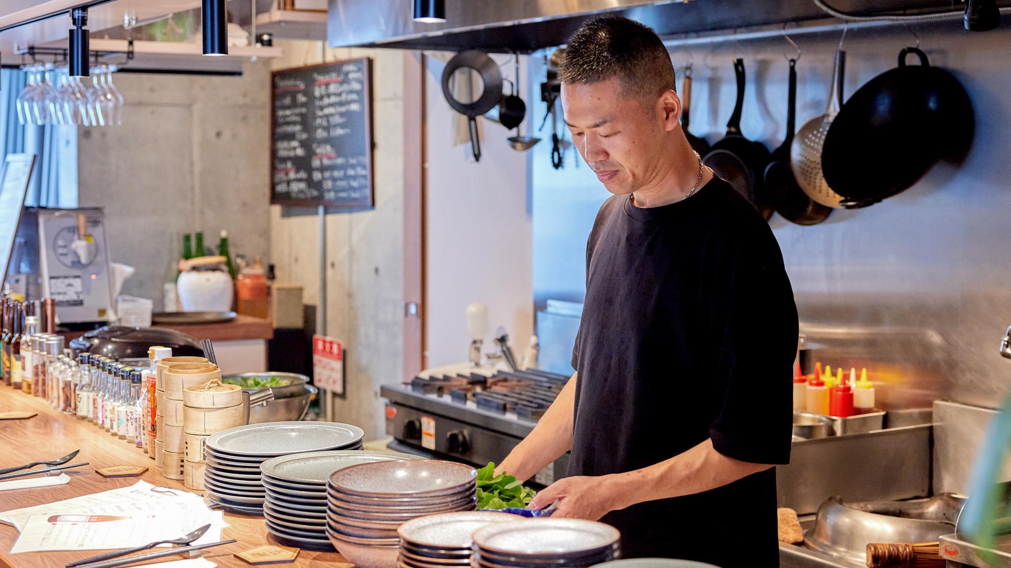 【中華ビストロ五廻】中華ビストロ「五廻」と「一游」和の匠の革新的なコラボレーションプラン／19:30