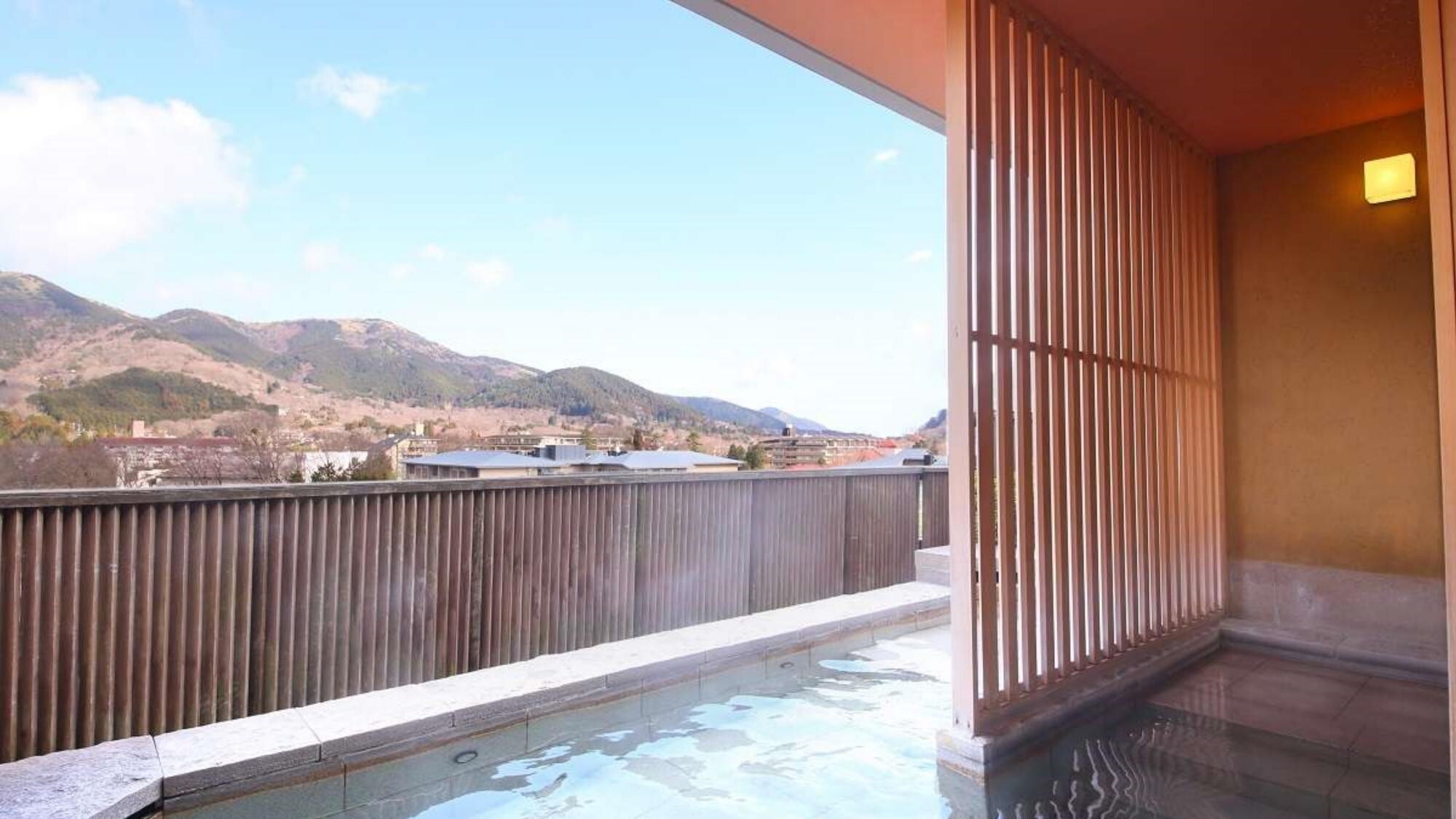 【レイトチェックアウト】カップル・夫婦におすすめ！温泉＆自慢のブッフェを満喫する箱根旅／19:30