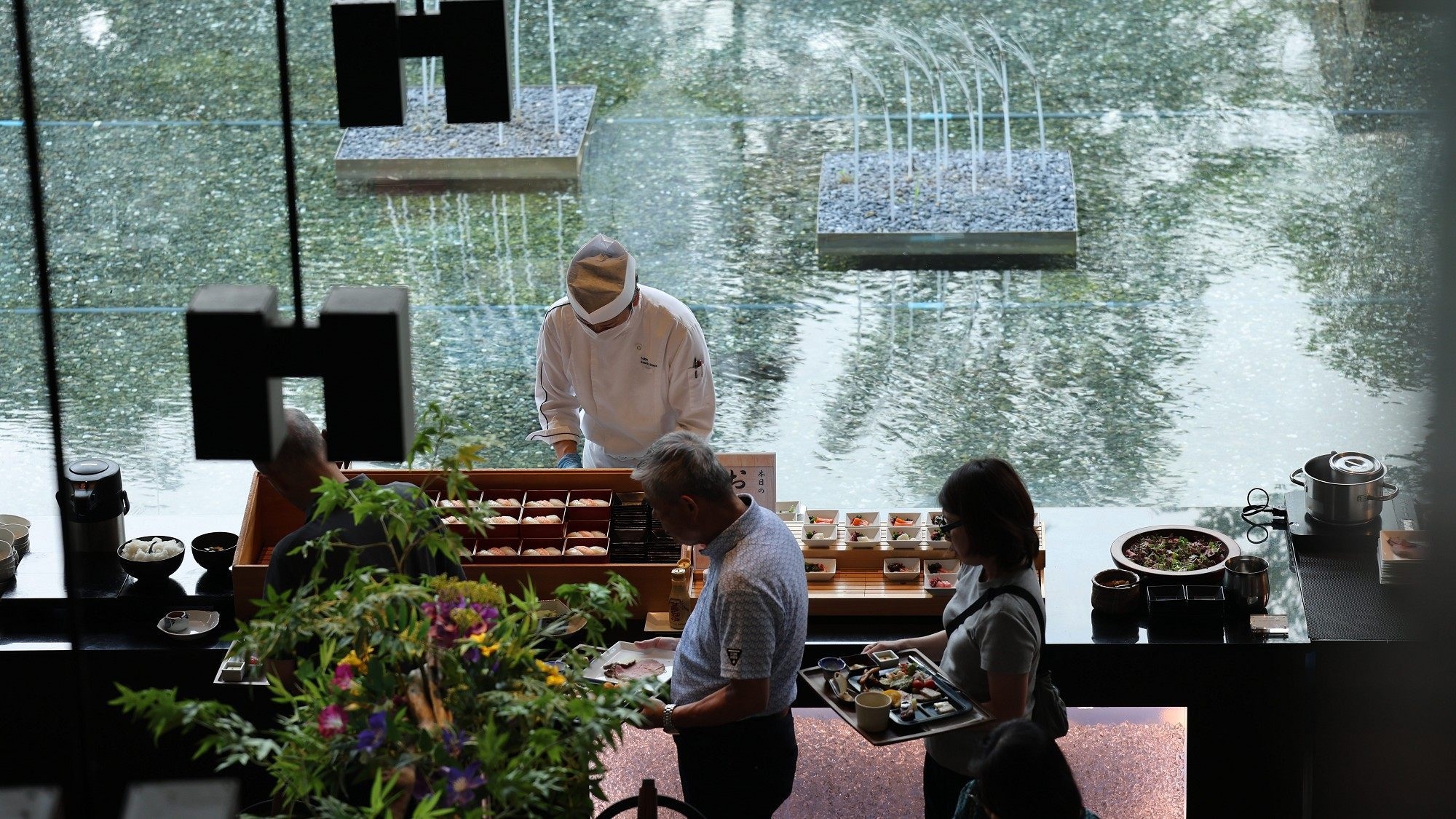 【早割30】30日前までのご予約でお得！季節のグルメブッフェ＆温泉で満喫する箱根ステイ／19:30