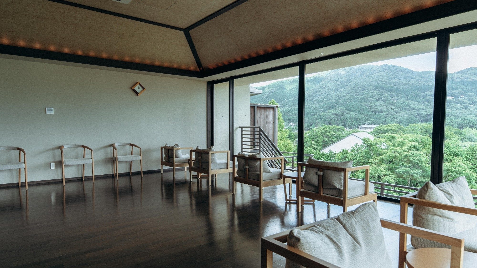 【年末年始限定／朝食付】水辺のダイニングで迎える優雅な朝の和洋ブッフェ＆温泉を満喫する箱根ステイ