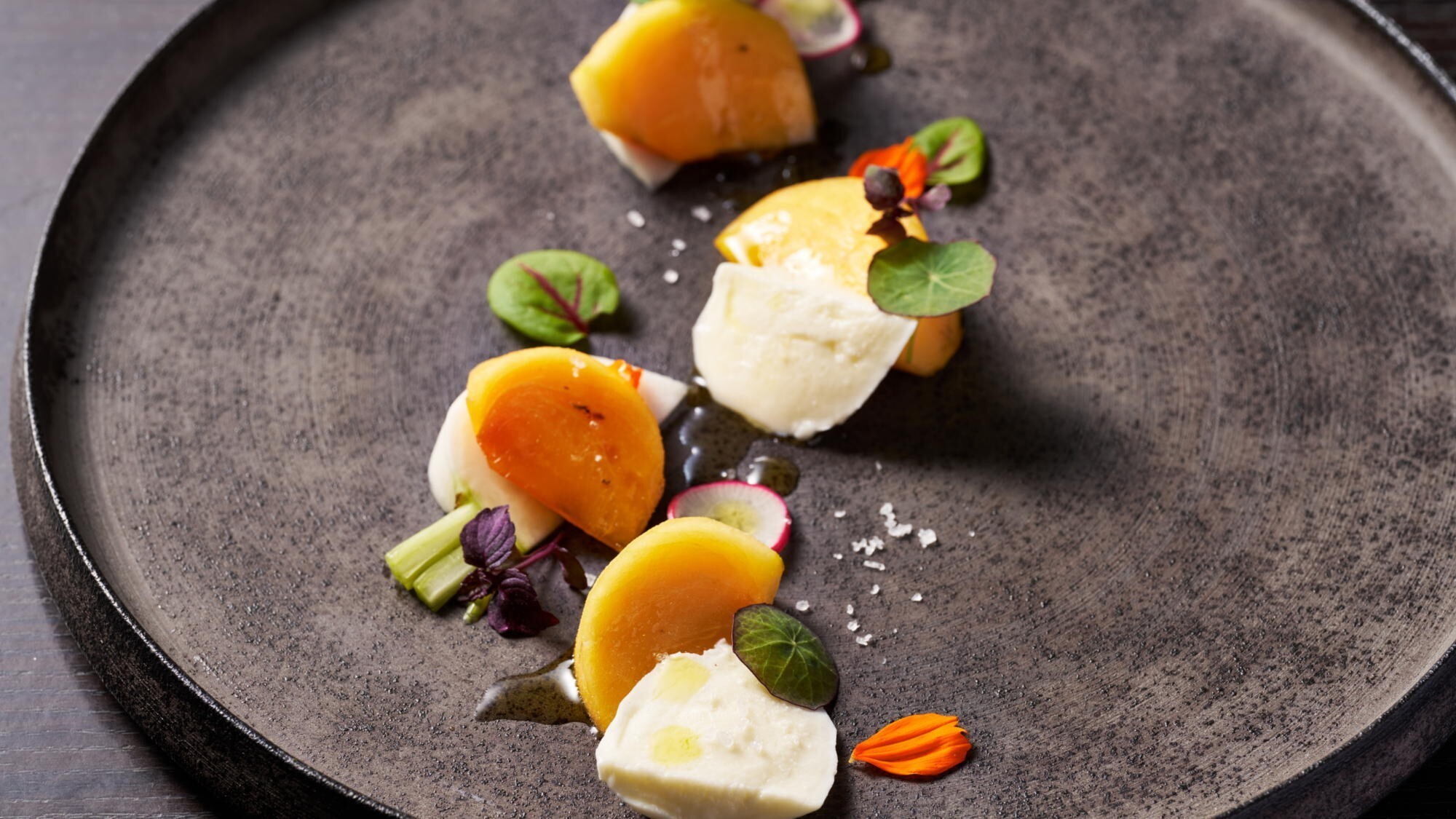 【秋のグランドブッフェ】柿とモッツァレラのカプレーゼ