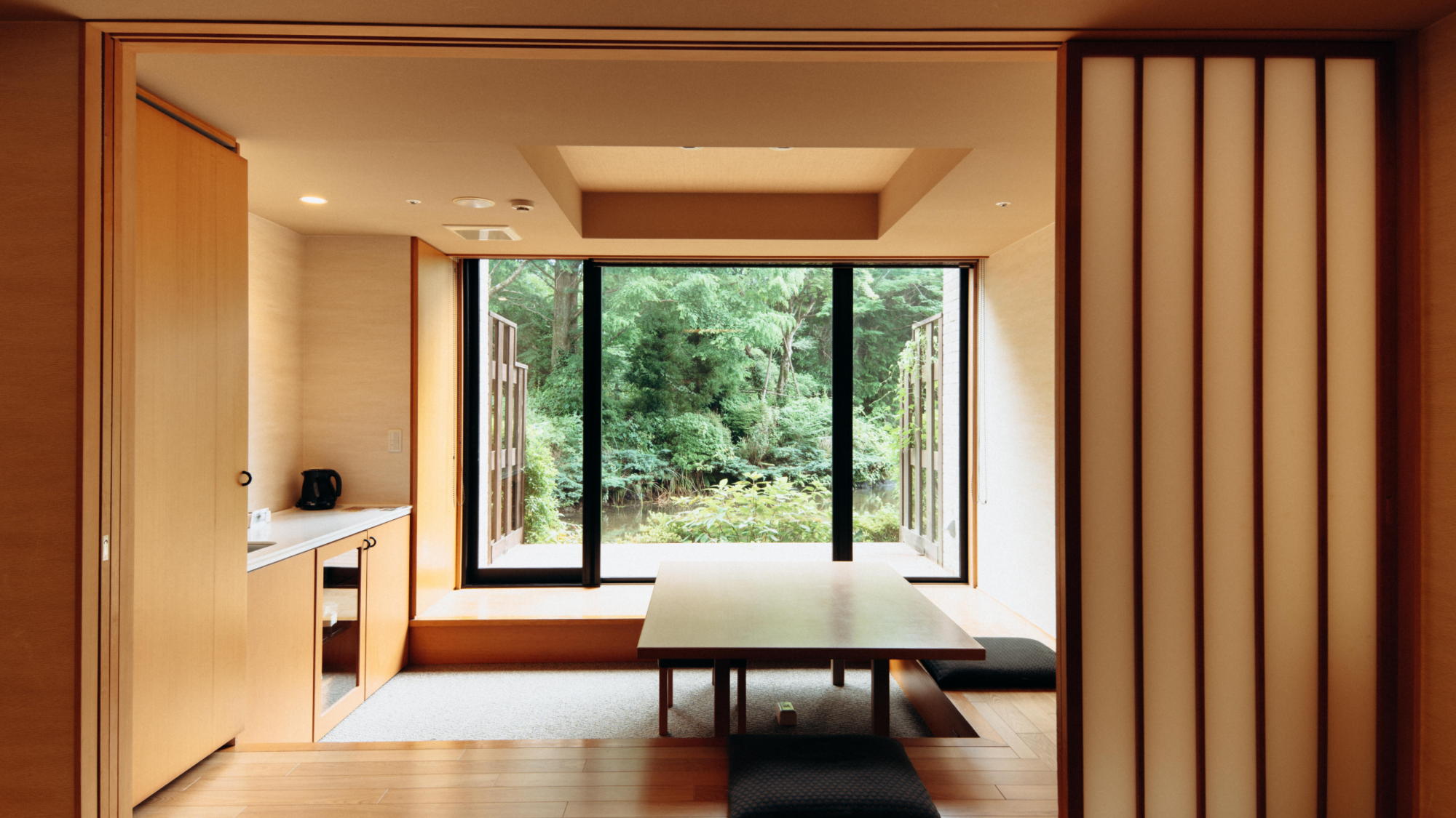 【和室･掘りごたつ付47平米】1階池側にあり、大浴場やレストランへスムーズに移動ができ便利です。