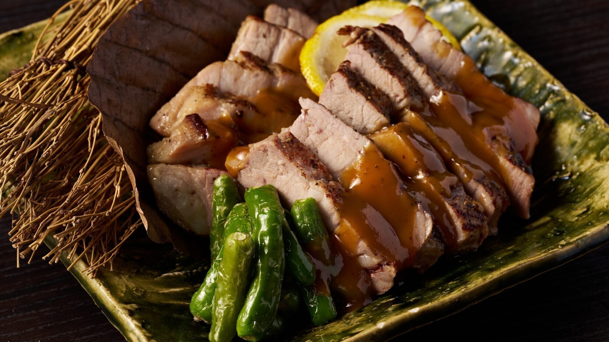 【冬のグランドブッフェ】箱根山麓豚 味噌柚庵焼き