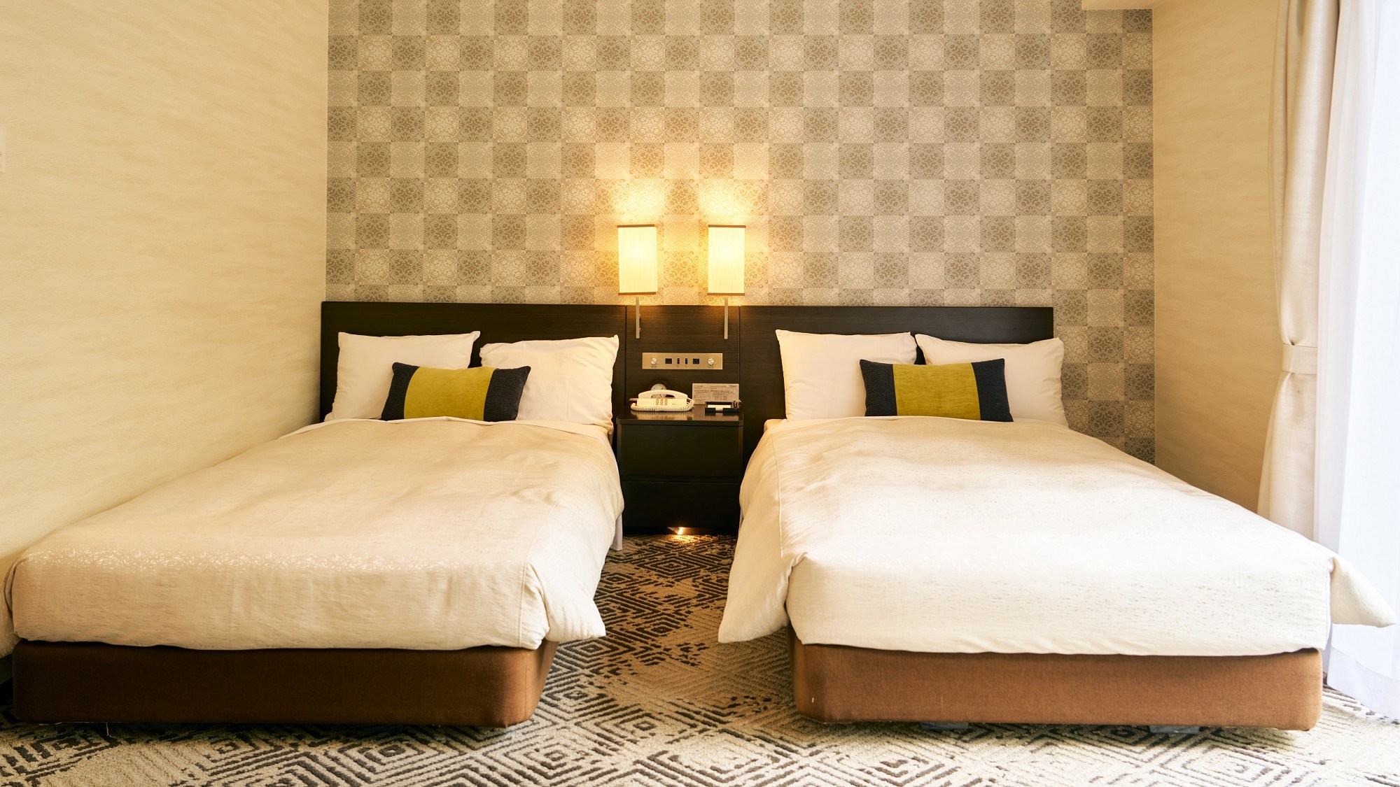 【スタンダードツイン29～34平米】広々としたセミダブルベッド ※一例