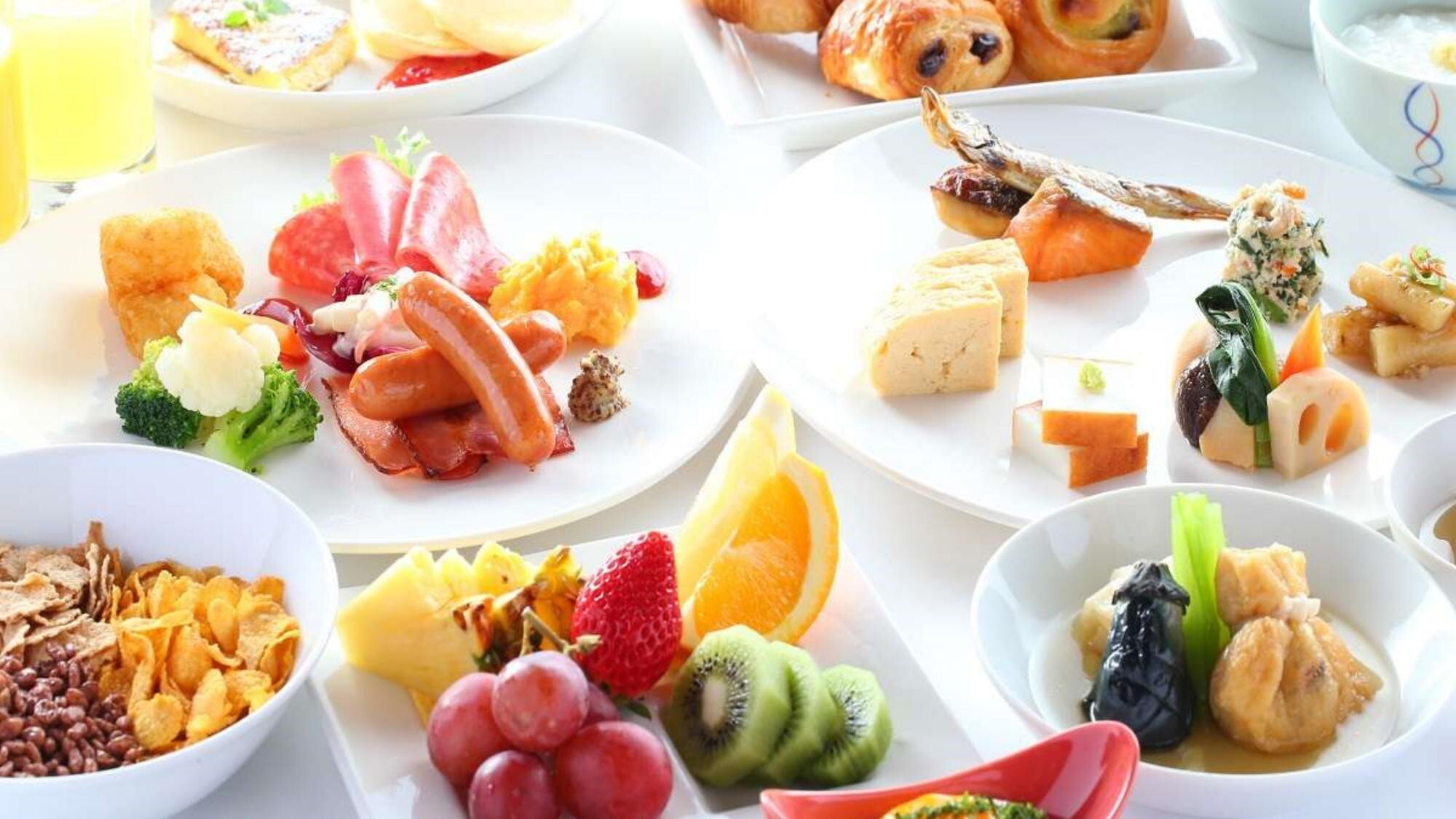 【朝食ブッフェ】和洋を取り揃えた自慢のお料理をお楽しみください。