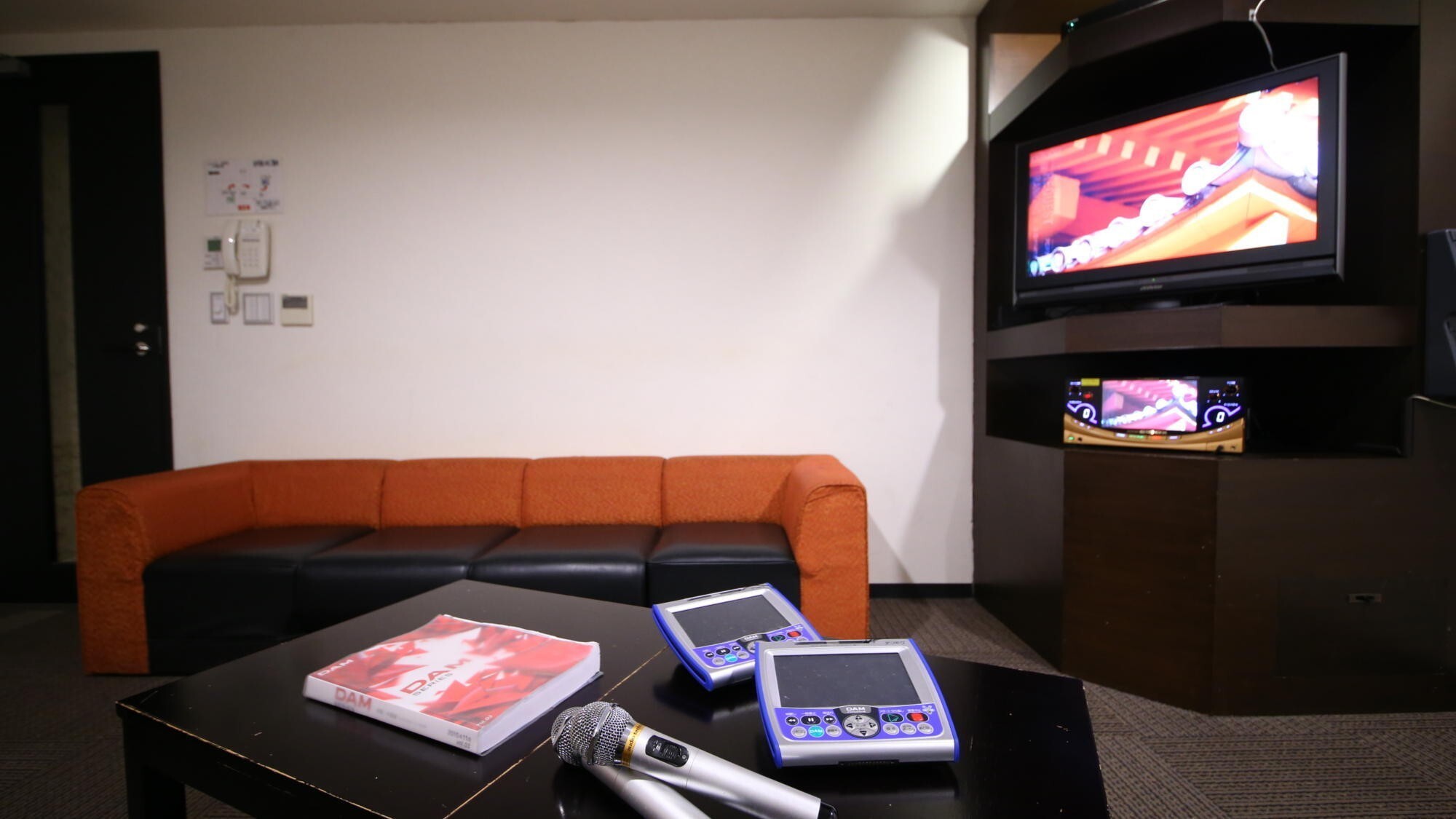 【カラオケルーム】有料・要予約｜13:00～24:00（最終受付23:00