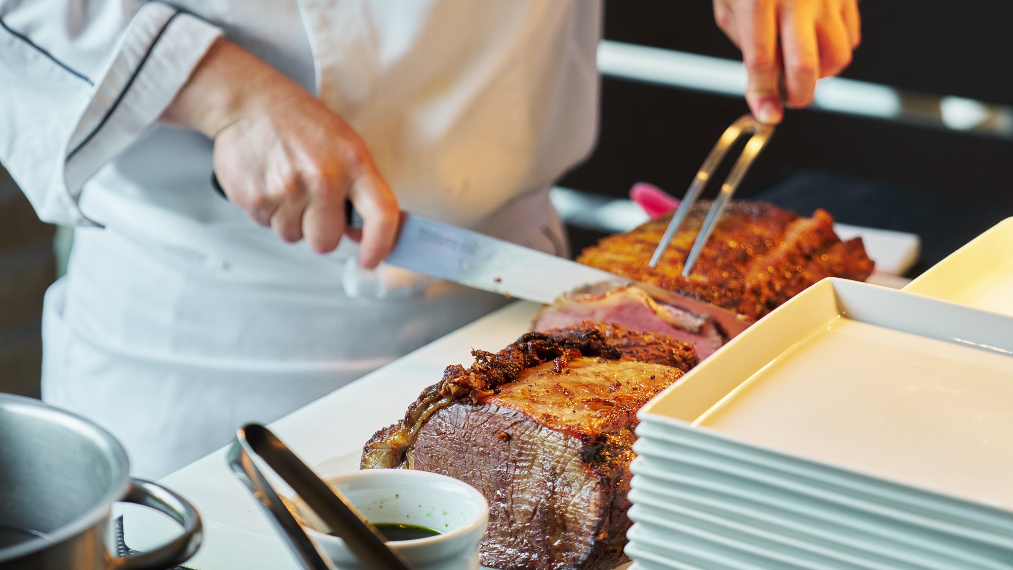 【季節のグルメブッフェ】人気のライブカッティング