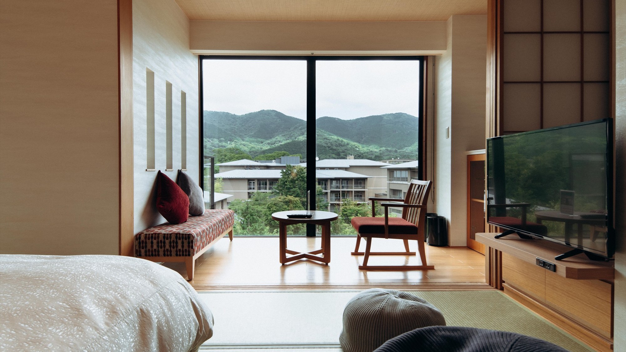 【和モダンツインルーム46平米】畳の温もりとベッドの快適さを融合させた、ハリウッドツインタイプ