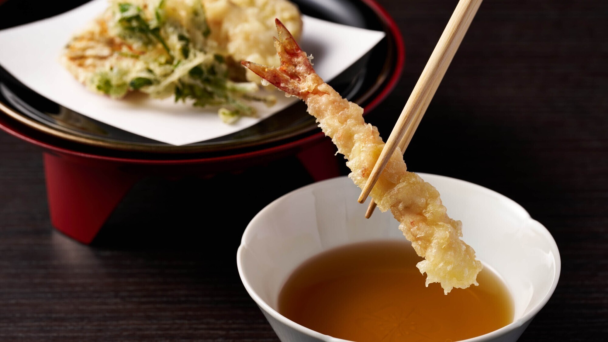 【冬のグランドブッフェ】香ばしく揚げた旬の素材を冬の天ぷらだれとともにお楽しみください。