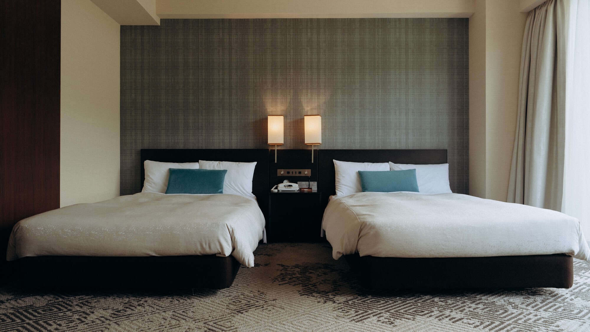 【訳ありツイン43平米】上階のプールの音が聞こえる場合がありますが、お得な料金でご宿泊いただけます。