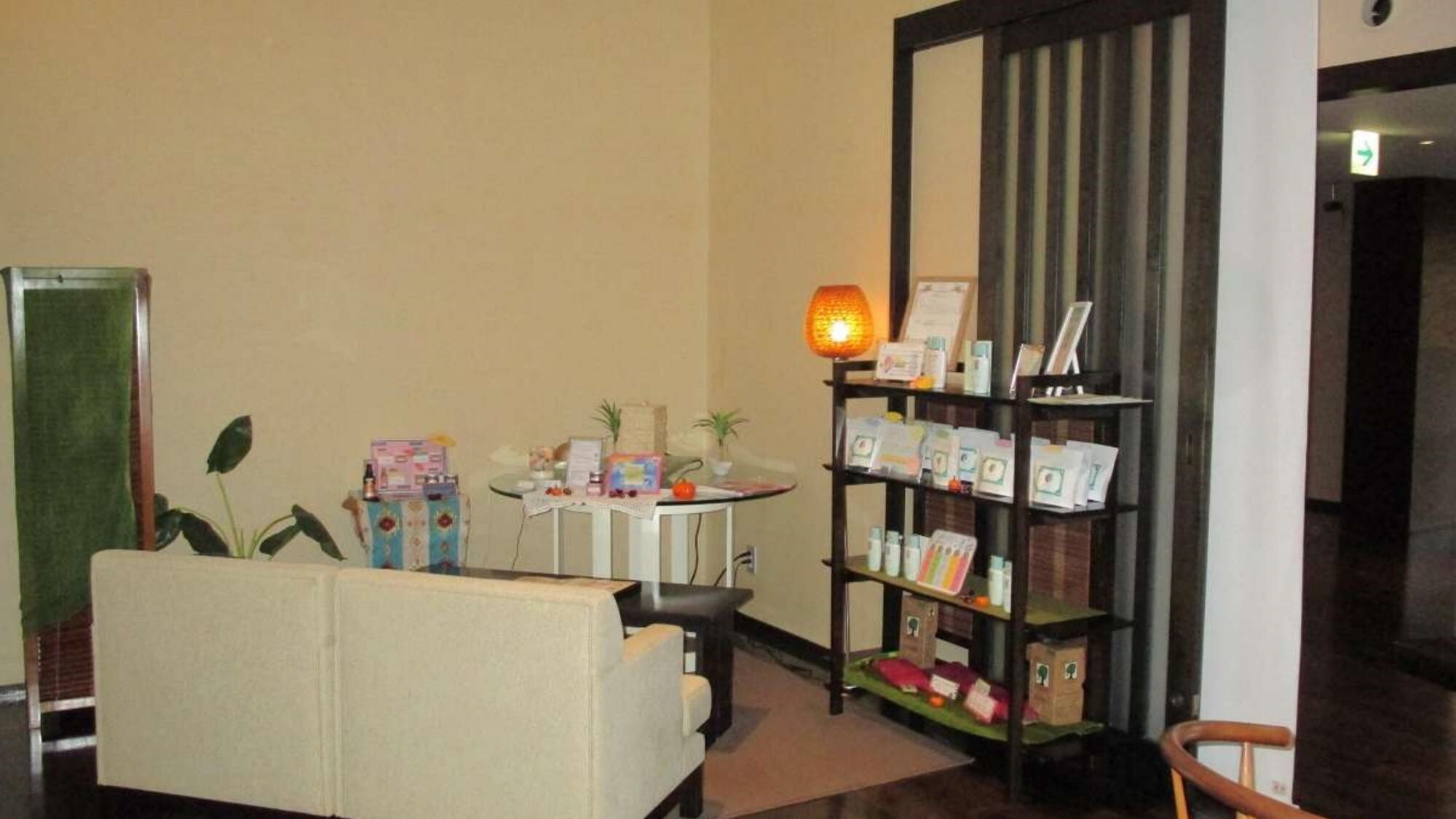 【リラクゼーションスパ】待合室｜これまで味わったことのないリラクゼーションをご体感ください。