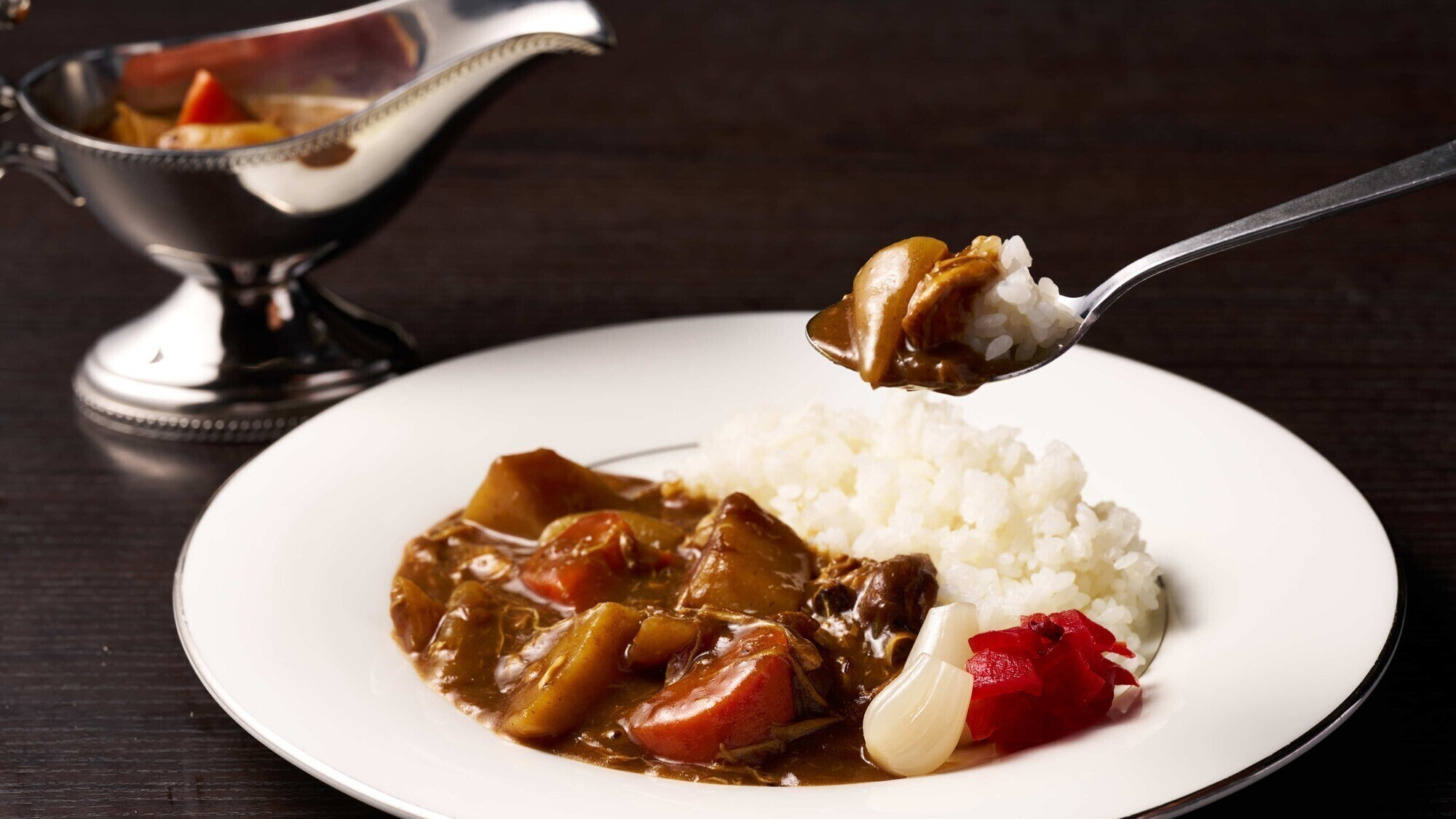 【冬のグランドブッフェ】シェフ特製牛すじ煮込みカレー