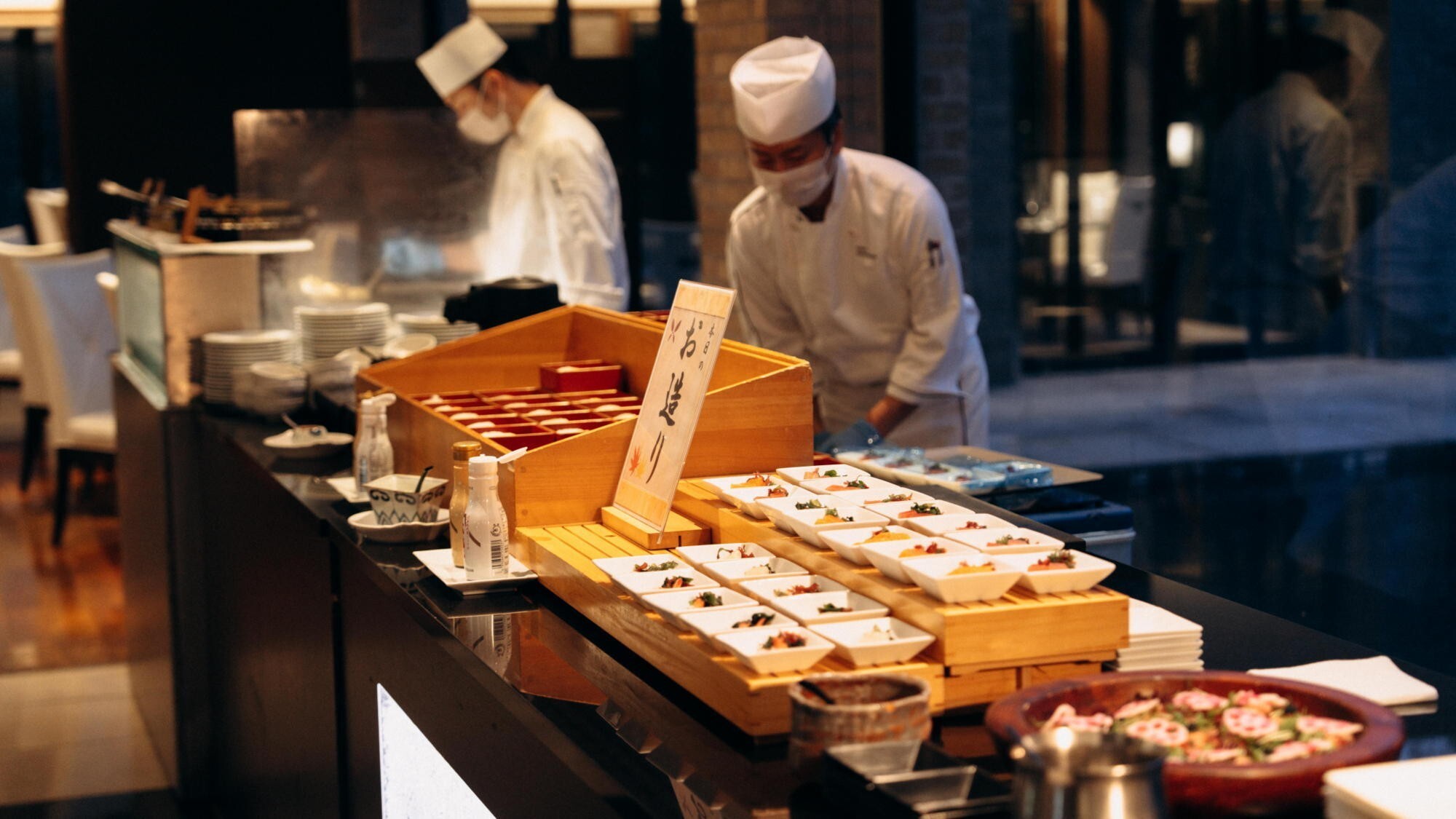 【季節のグルメブッフェ】メインはライブキッチンにてご用意しております。