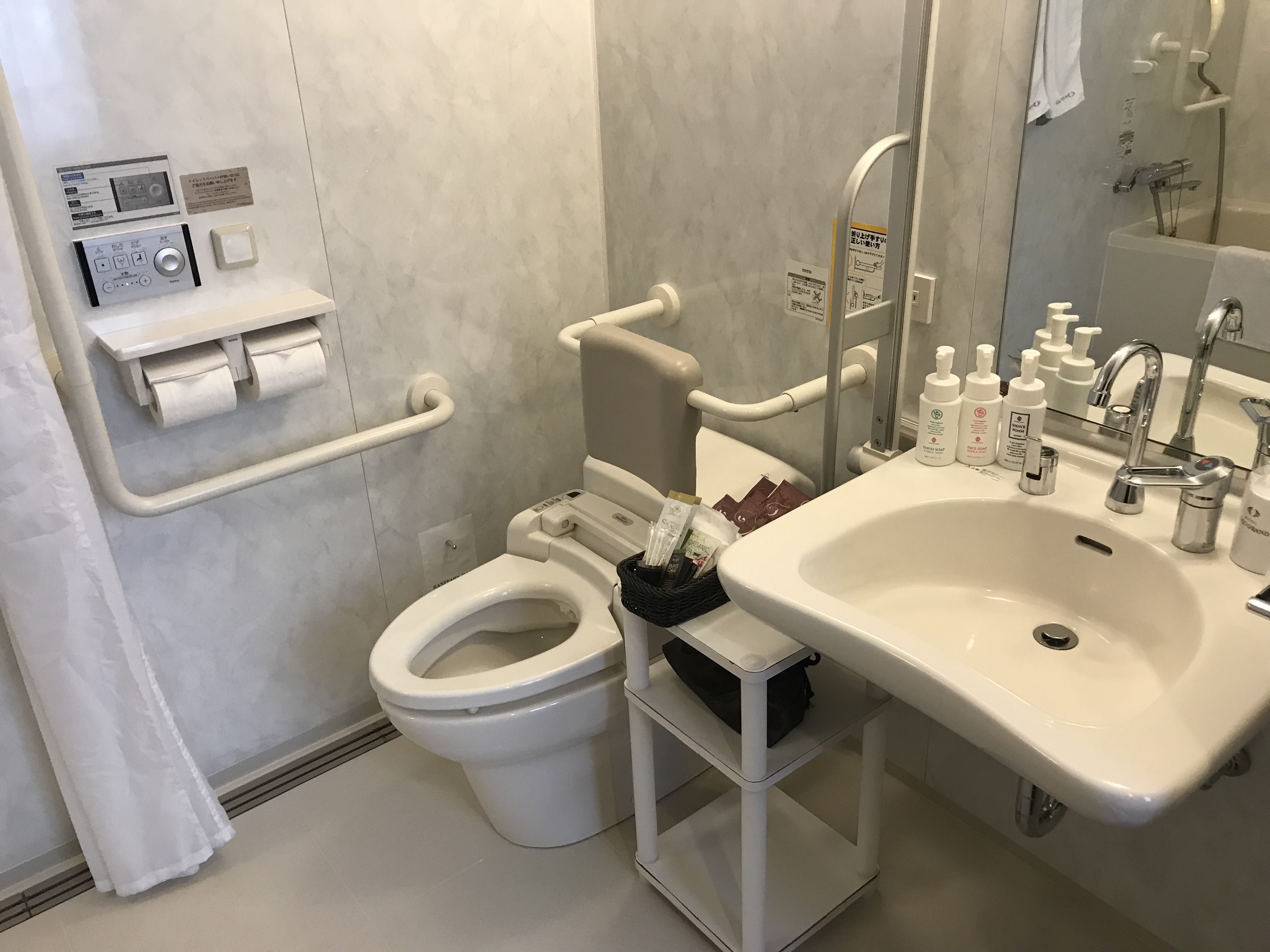 2F ユニバーサルデザイン　バスルーム