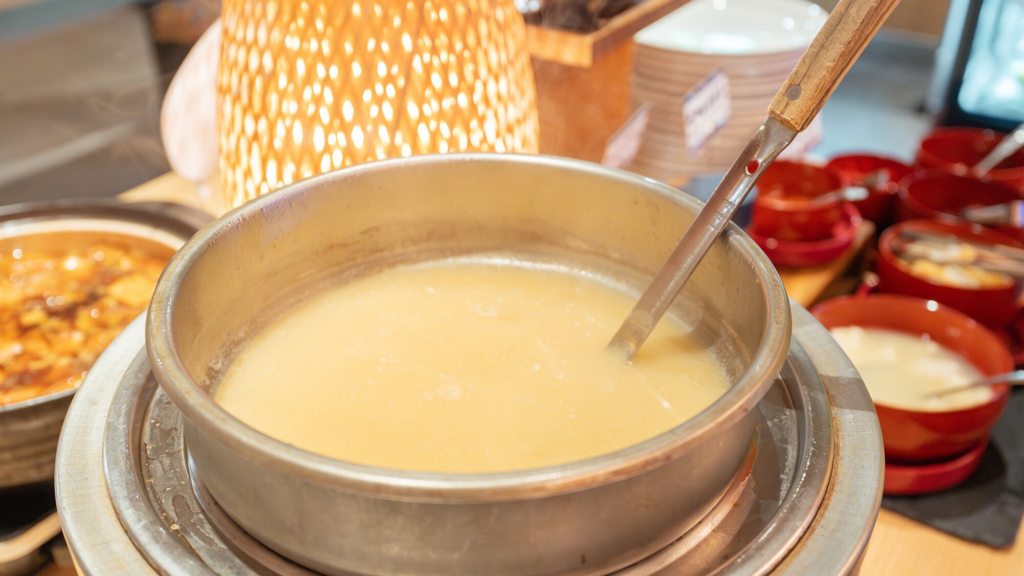 久米島の味噌は、まろやかな味わいが特徴です