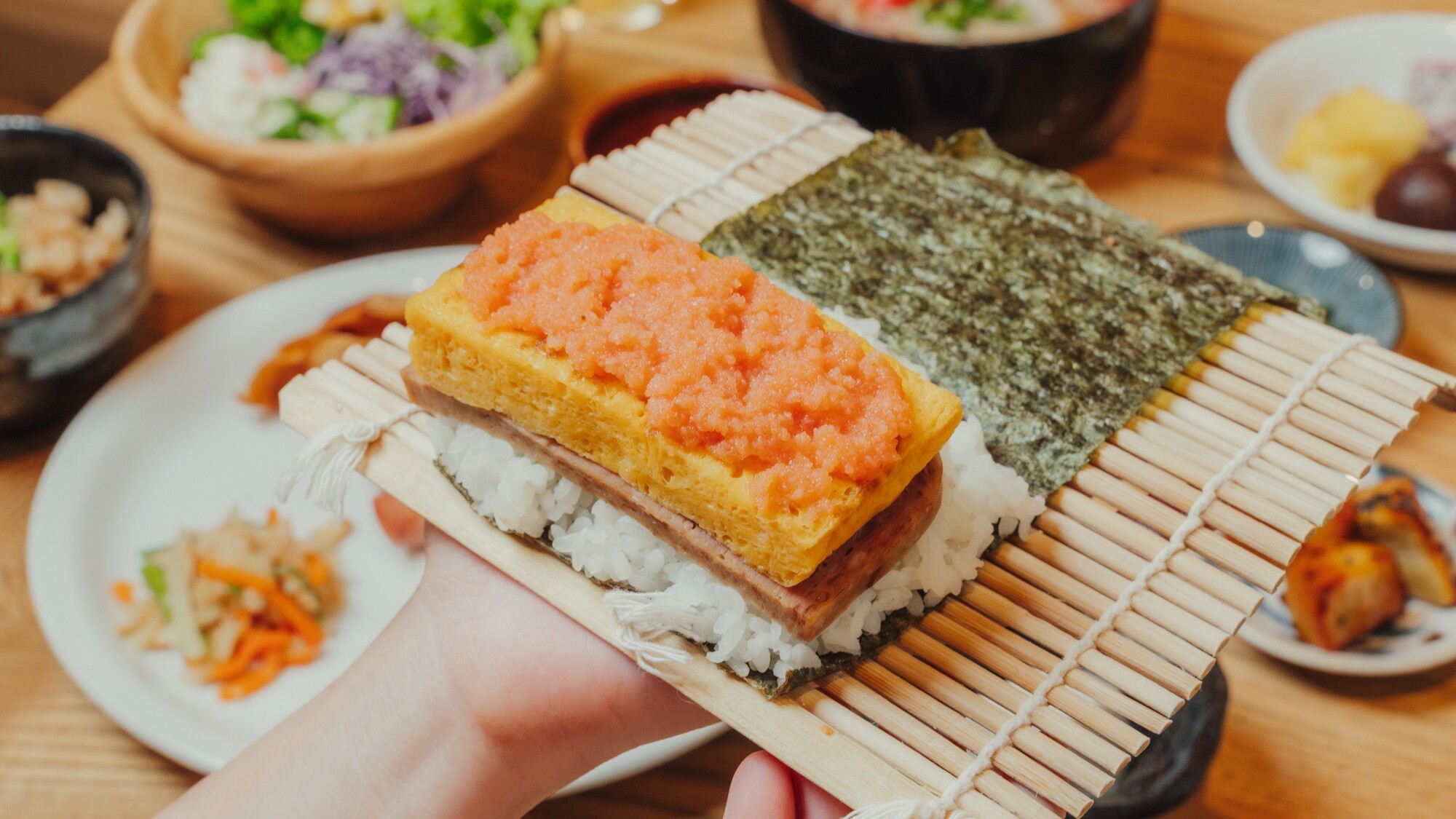 島の朝ごはんを自分流に！ポーク玉子おにぎりで沖縄を味わう