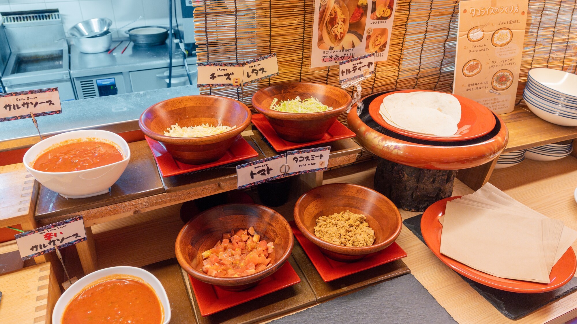 沖縄のソウルフード「タコライス」を朝食から！