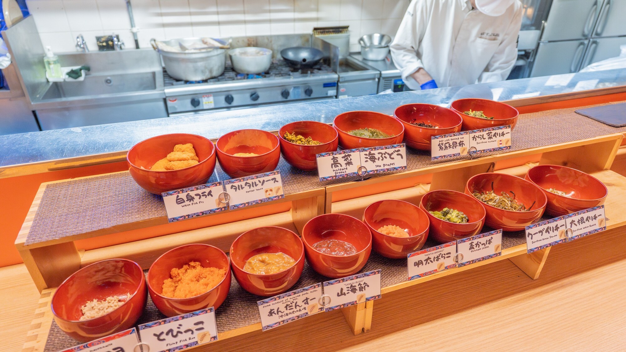 沖縄ならではの食材から定番の具材まで、豊富なトッピングをご用意