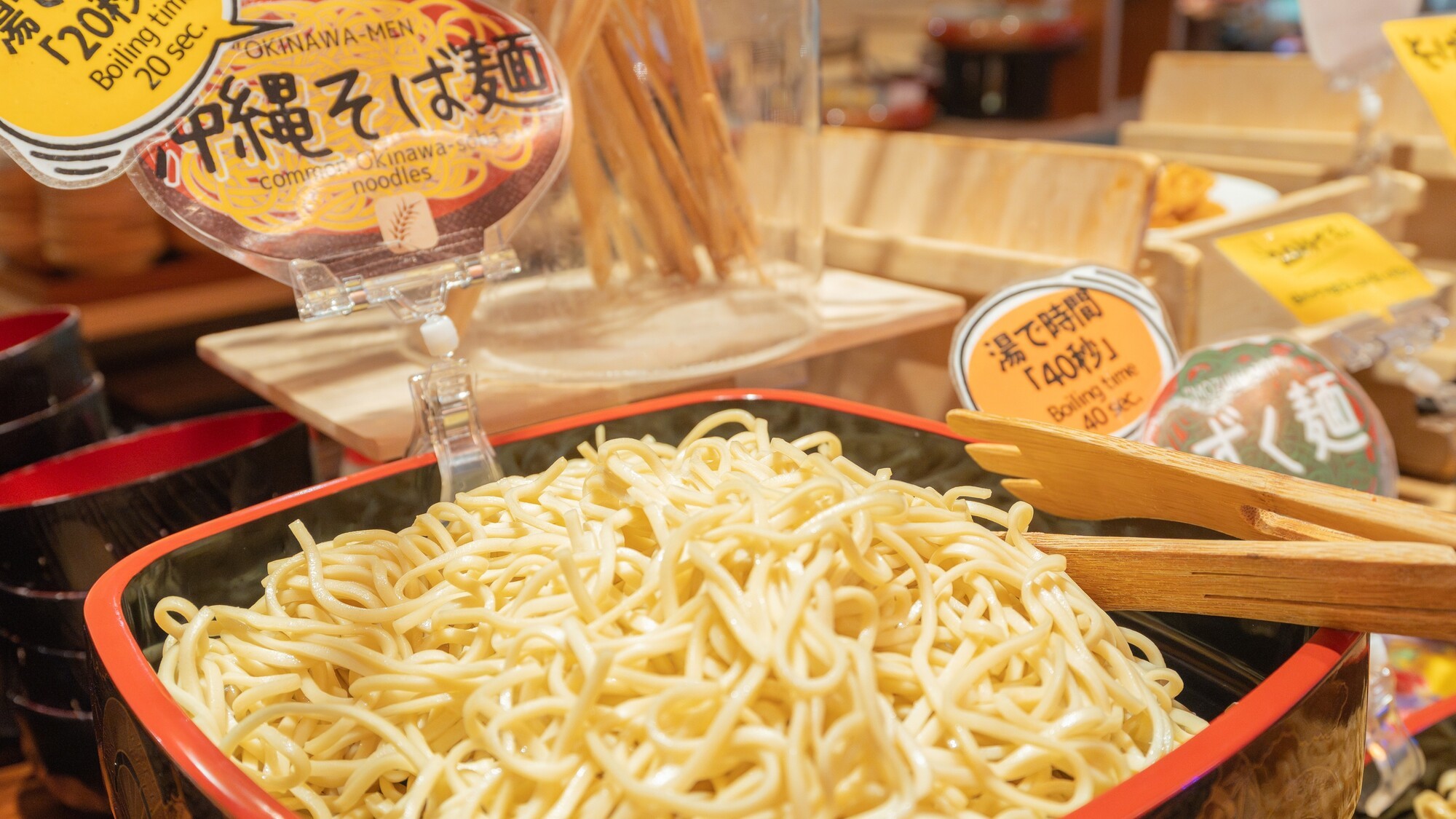 定番の沖縄そば