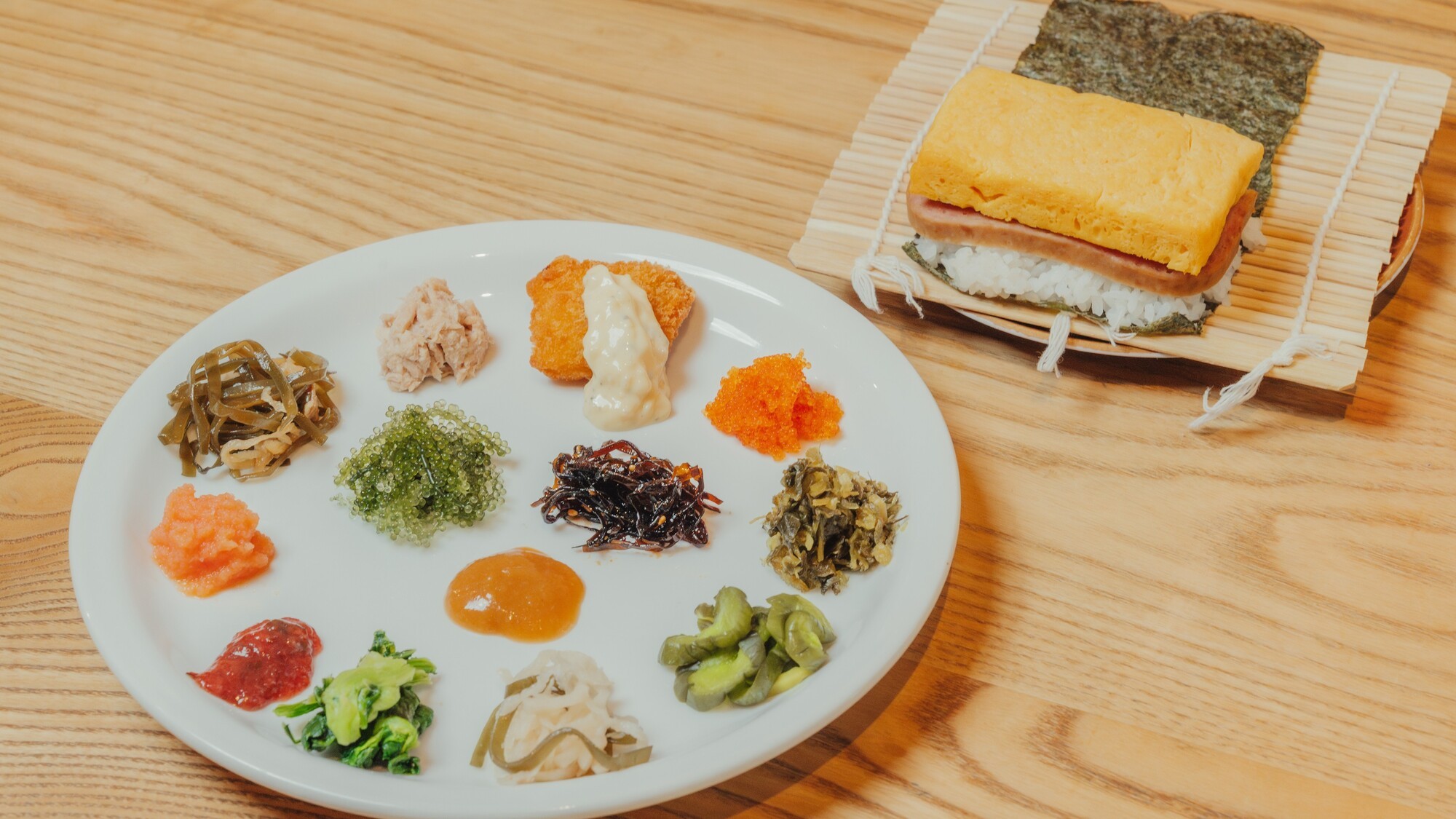 選ぶ楽しさ、作る楽しさ、トッピングいろいろポーク玉子おにぎり