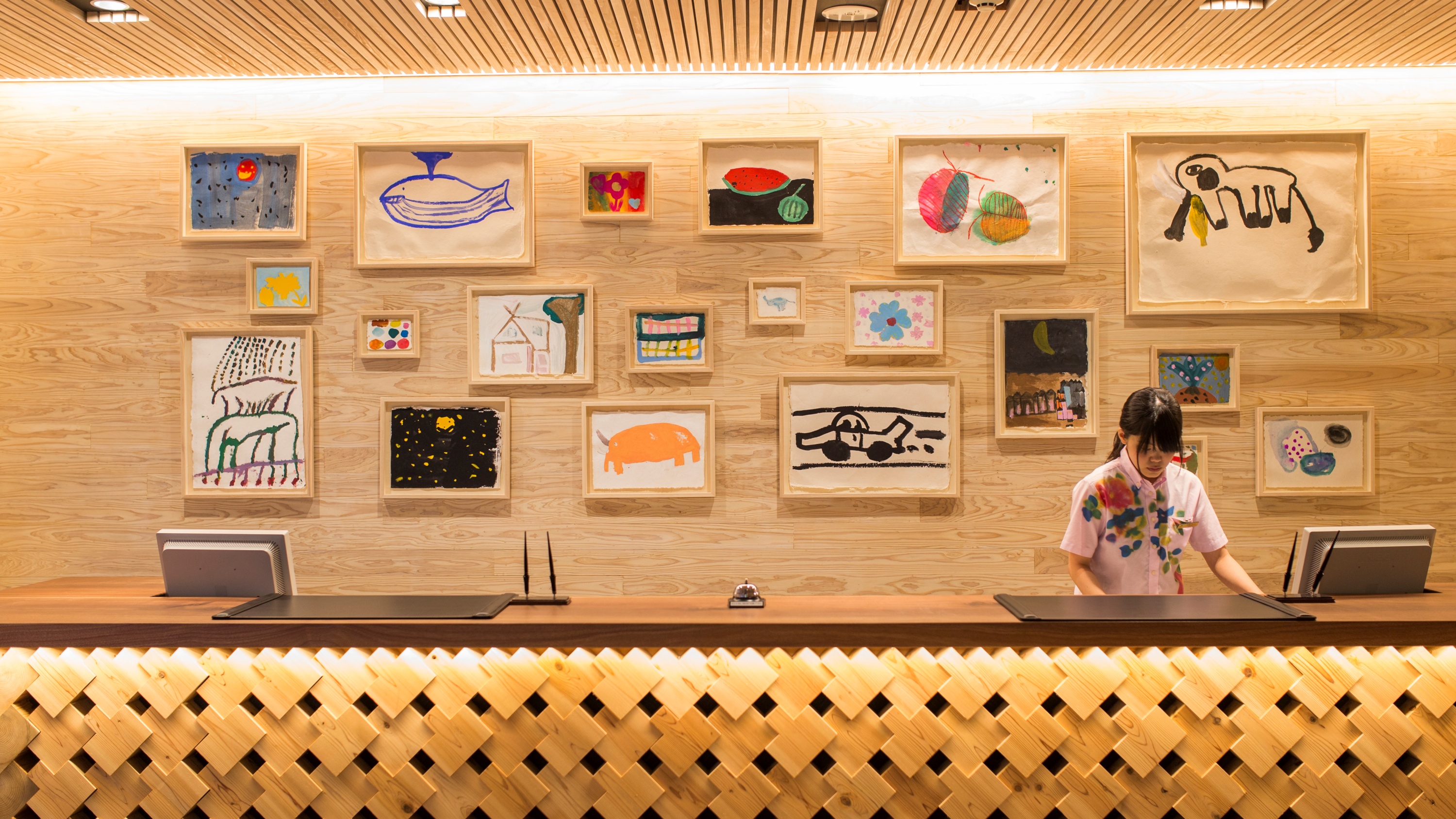 フロント　24時間スタッフが常駐しております。