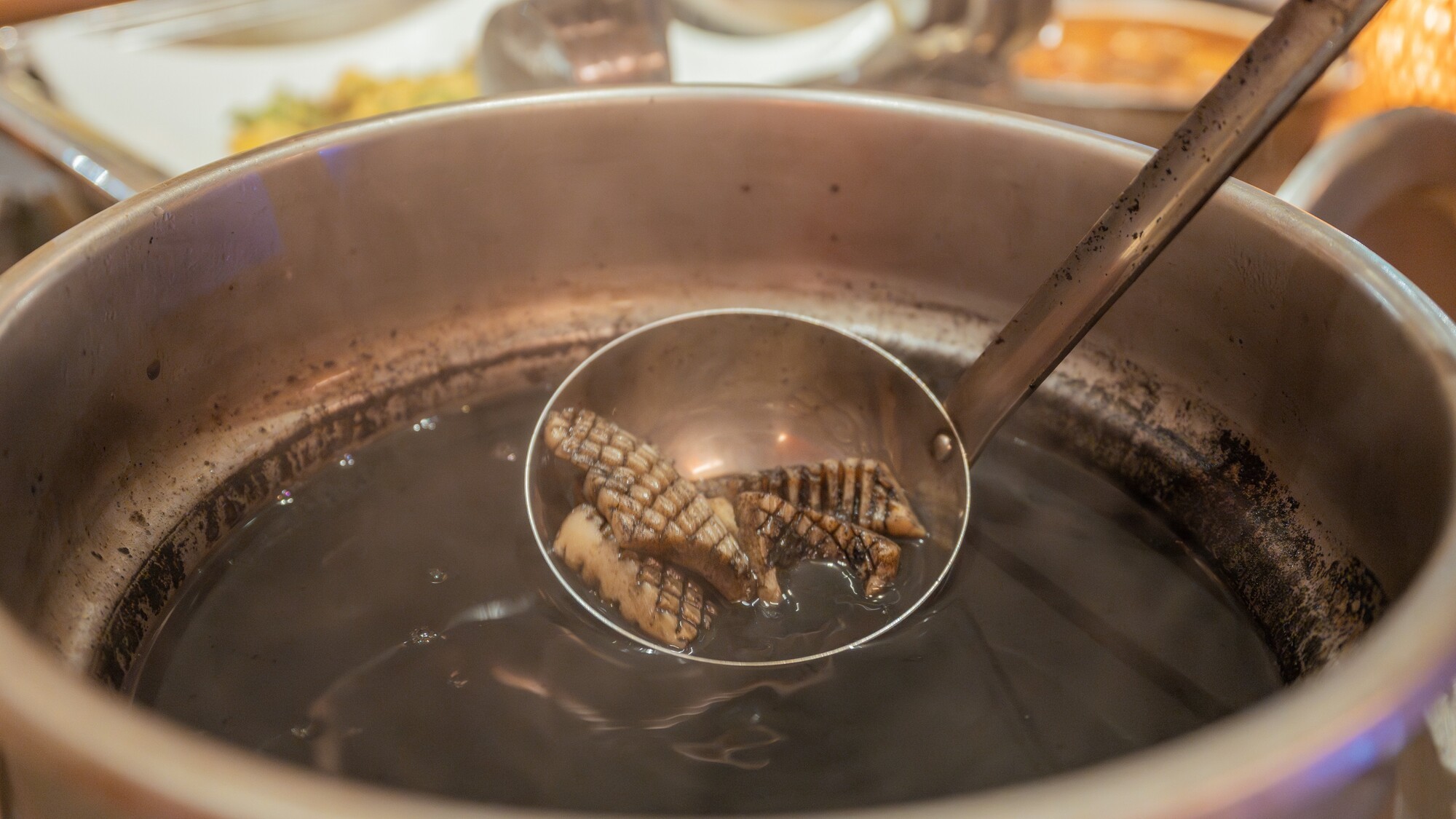 イカの旨みが凝縮された濃厚なスープ