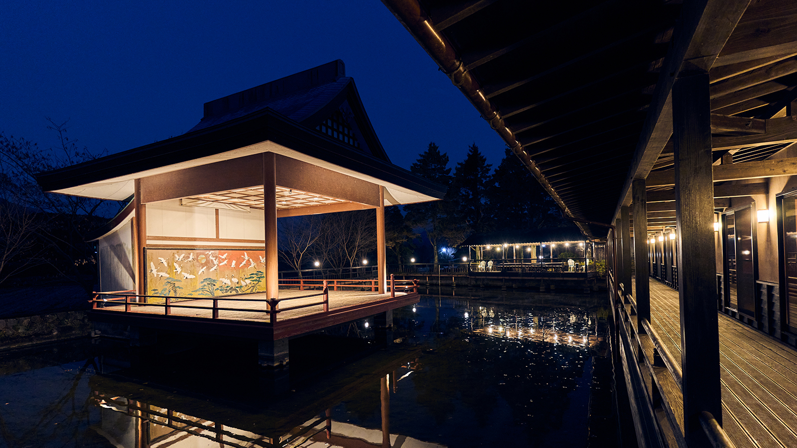 【施設】闇夜に浮かぶ神楽殿
