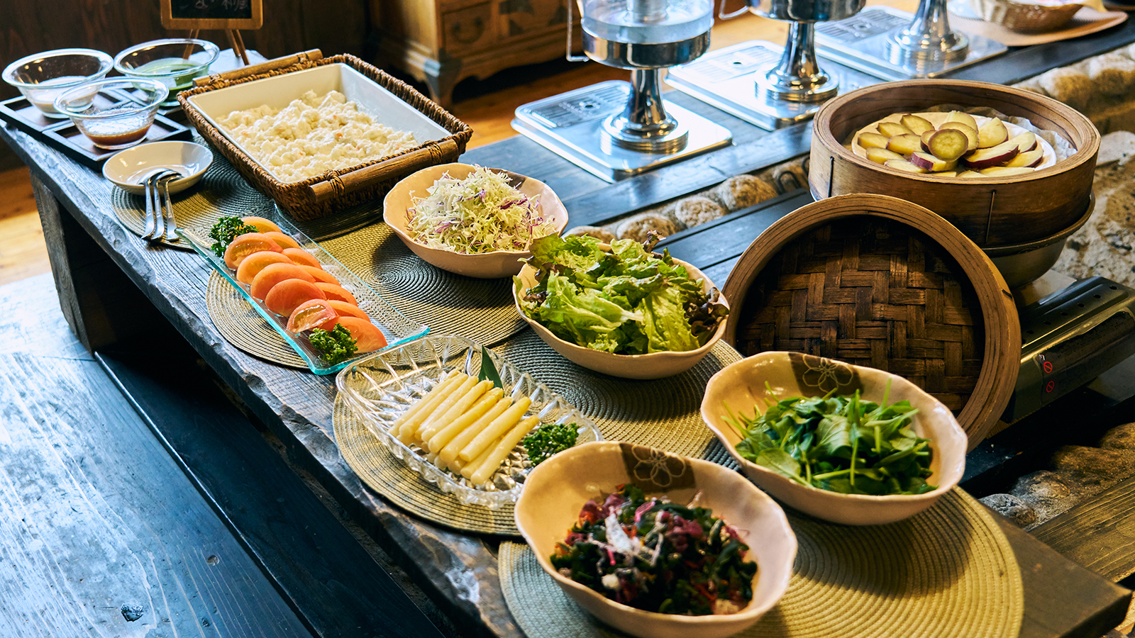 朝食　サラダバー　一例