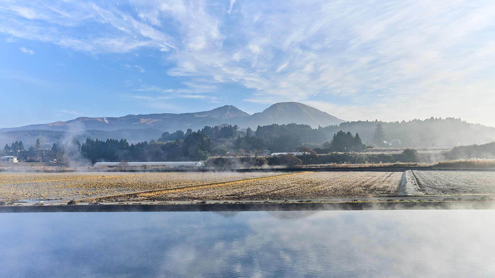 南阿蘇の山々の美しい景色に囲まれたお宿です
