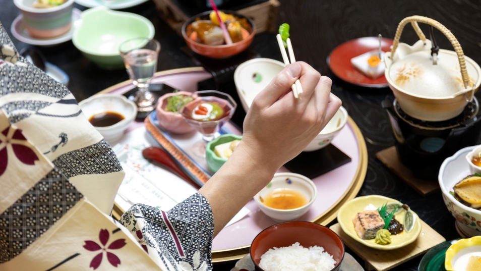 ＜朝・夕ともにお部屋食＞温泉旅館でお籠りステイ♪料理長おすすめプラン〜料理11品〜