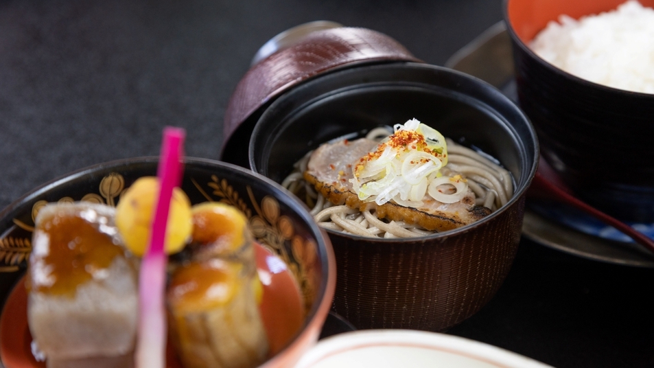 【24時間ステイB】チェックアウト15時までOK！天然温泉×夕食はお部屋食でゆったりプラン＜3食付＞