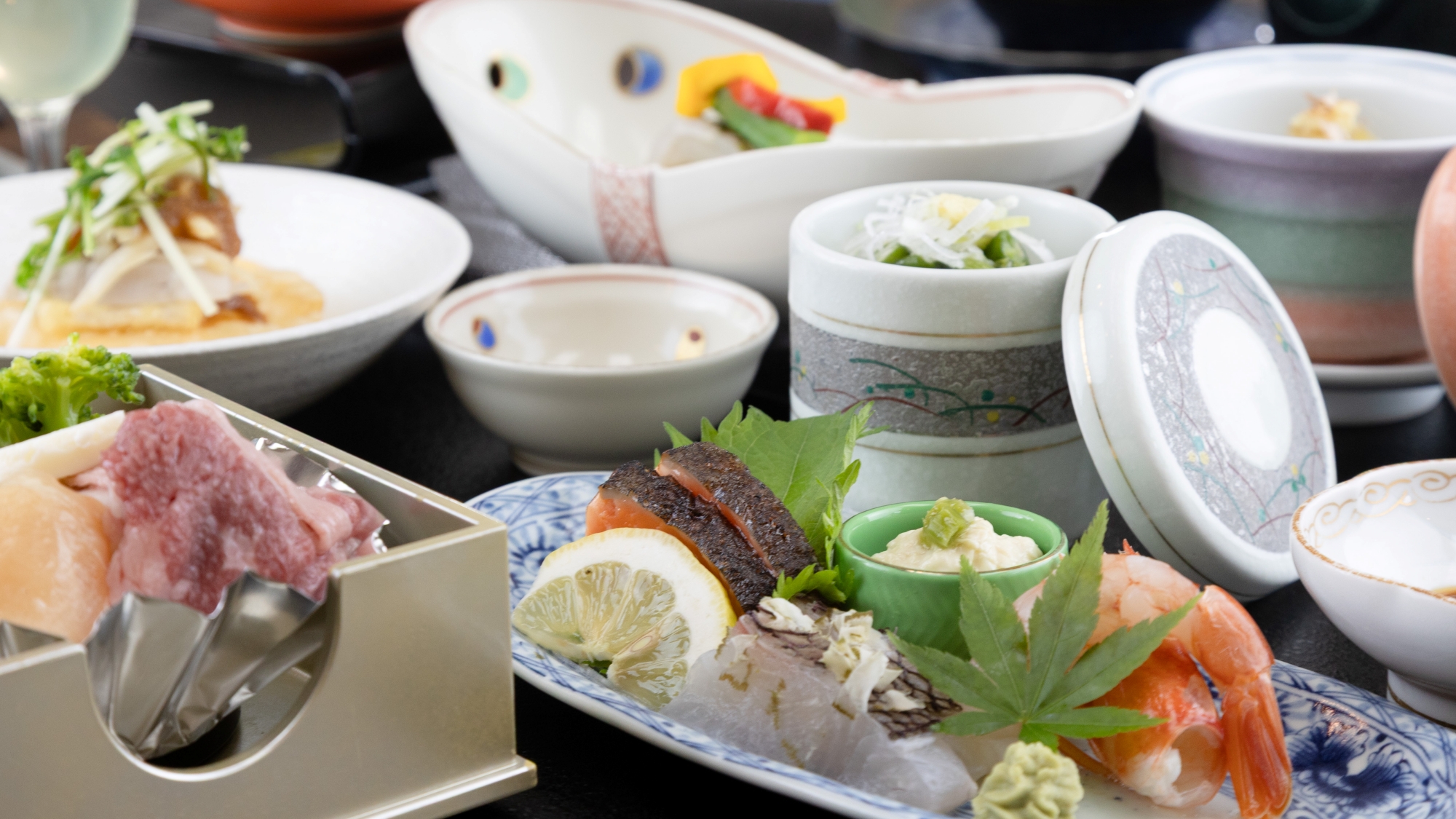 *月ごとに趣向を変えた、料理長こだわりの会席料理をお楽しみください。