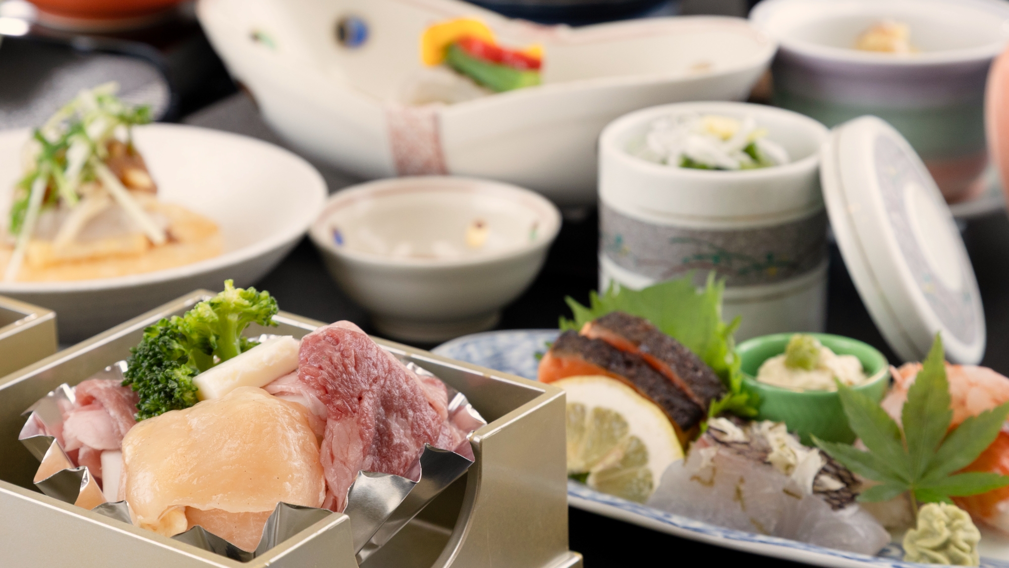 *季節の恵みを味わえる、彩り豊かな月替わり会席をご用意しております。