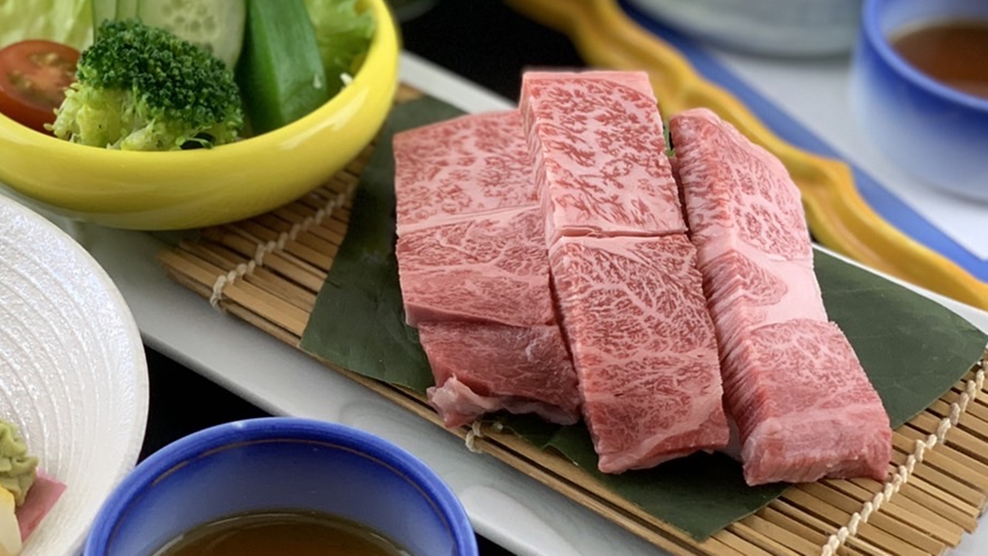 *【夕食一例】選べるいしかわ牛プラン（炙り焼き選択）：食欲そそるハーブの香り♪3種のつけダレとともに