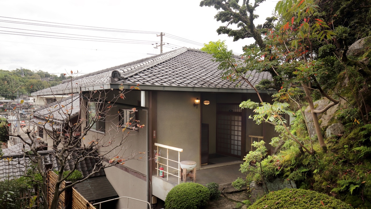 【冬季限定】＜かにすき懐石＞ズワイガニを殻ごと煮込んだダシが絶品お鍋■〆はかに雑炊（離れ形式の個室）
