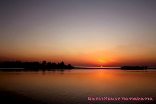 近所の久松漁港からの夕日