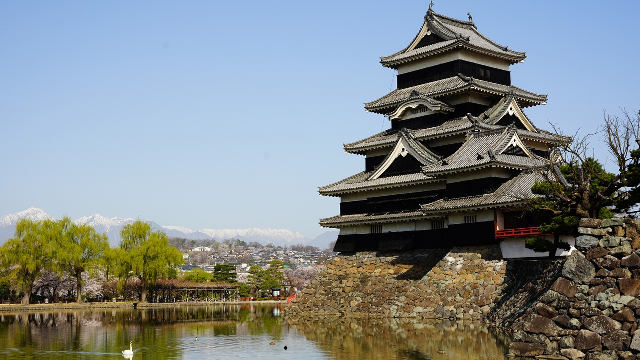 シニアにおすすめ！【松本城天守閣入場チケット付き】一泊二食バイキングプラン