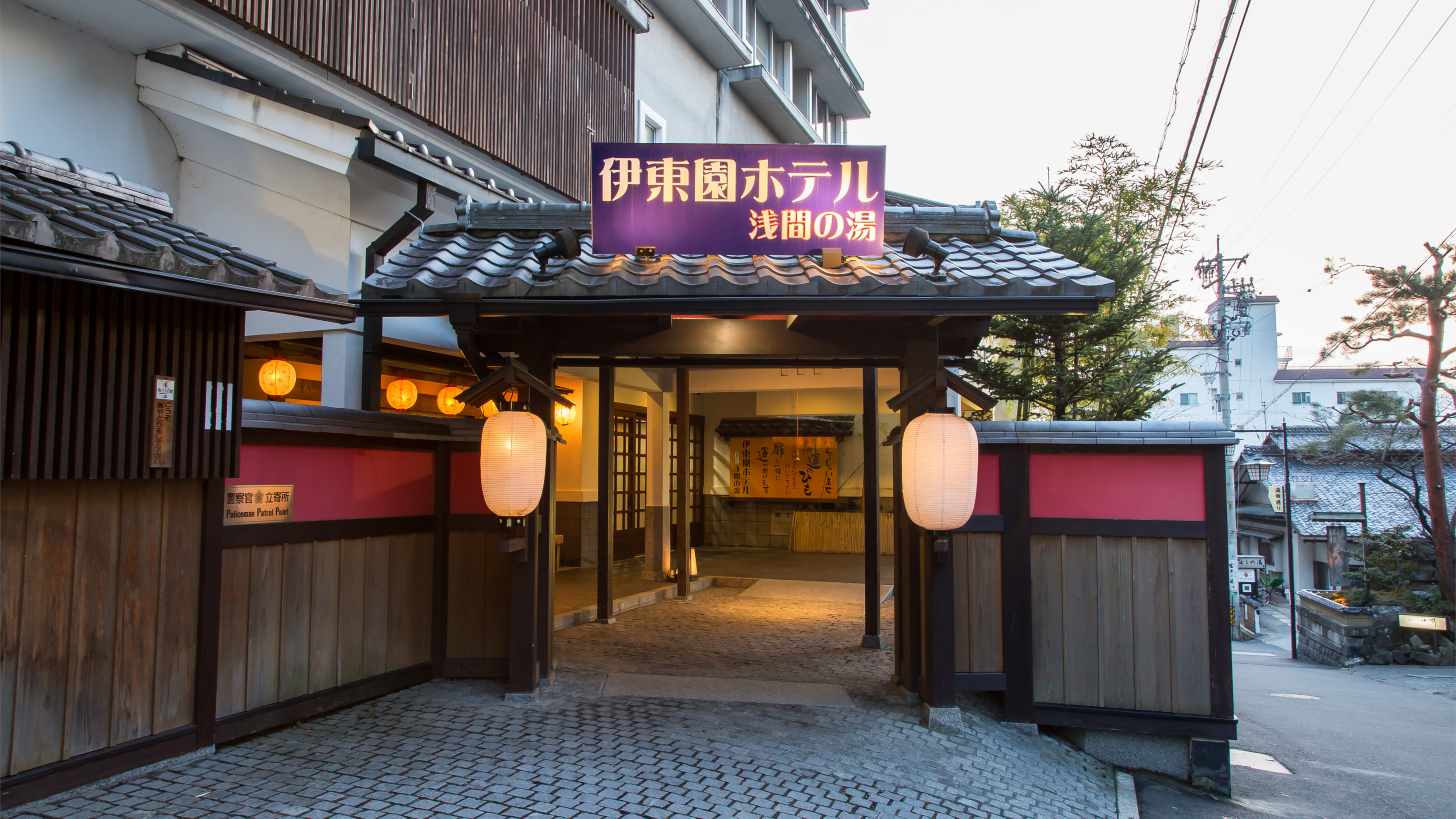 ホテル正面玄関