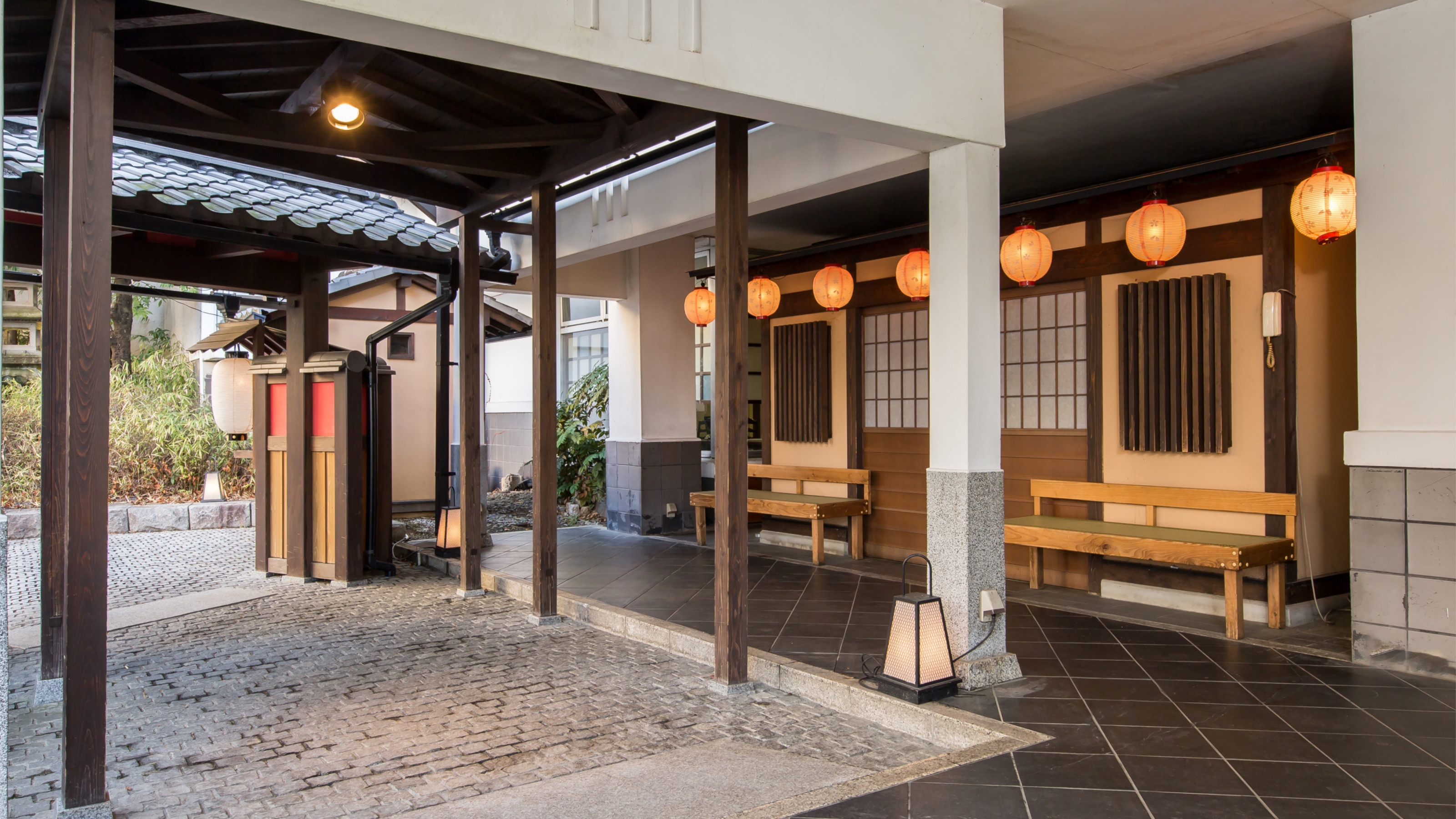 ホテル正面玄関