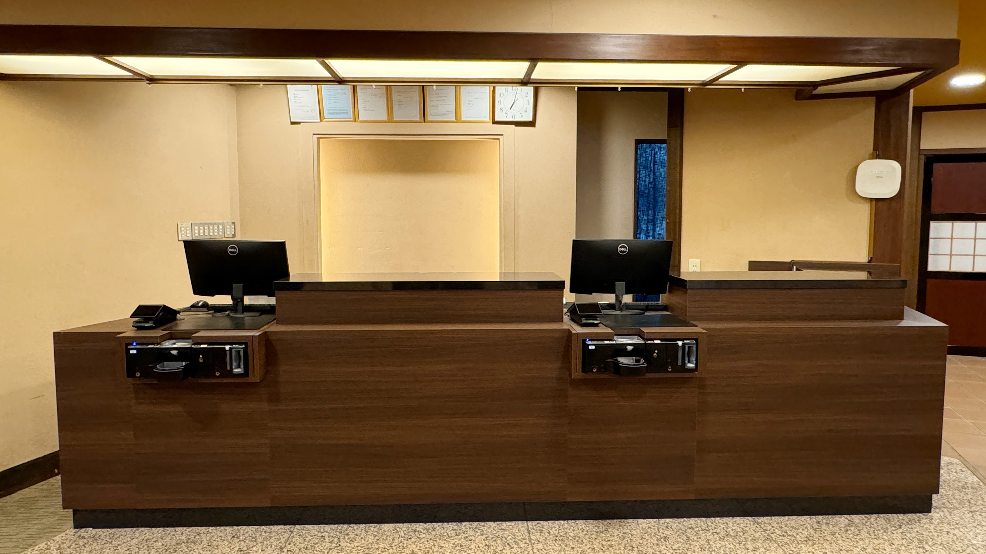 フロントカウンター