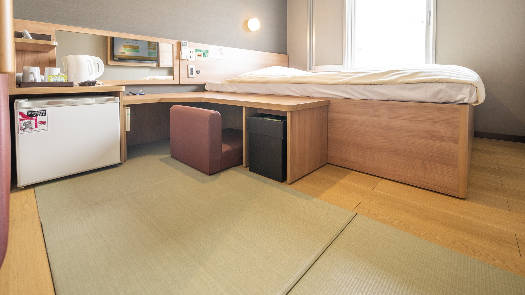 靴を脱いで畳の部屋でごゆっくりお寛ぎいただけます