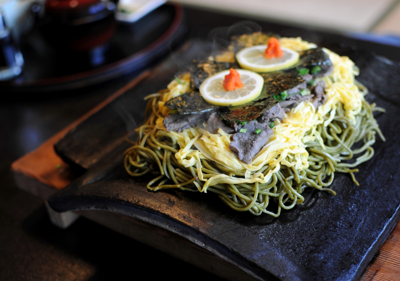 地元の名物「瓦そば」を堪能！※イメージ