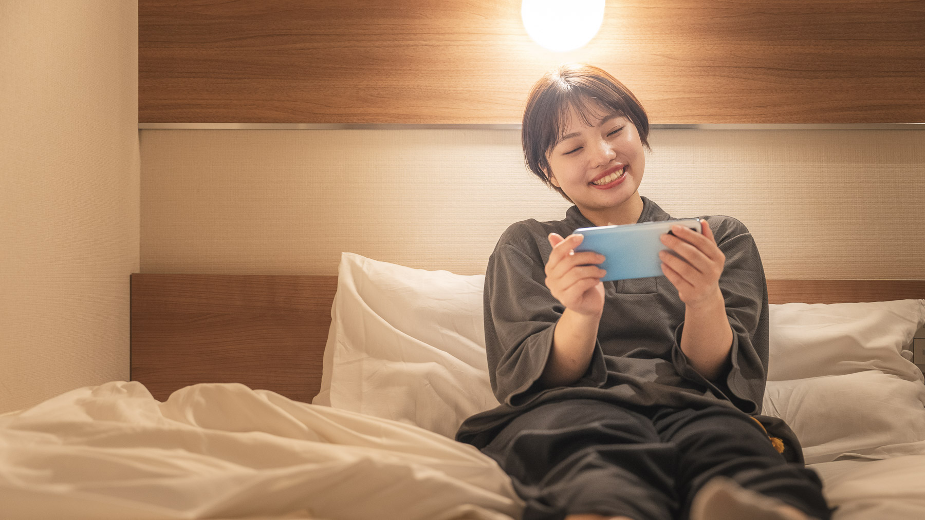 【本館スタンダードルーム】夜は、やわらかな灯りがお部屋を包みます