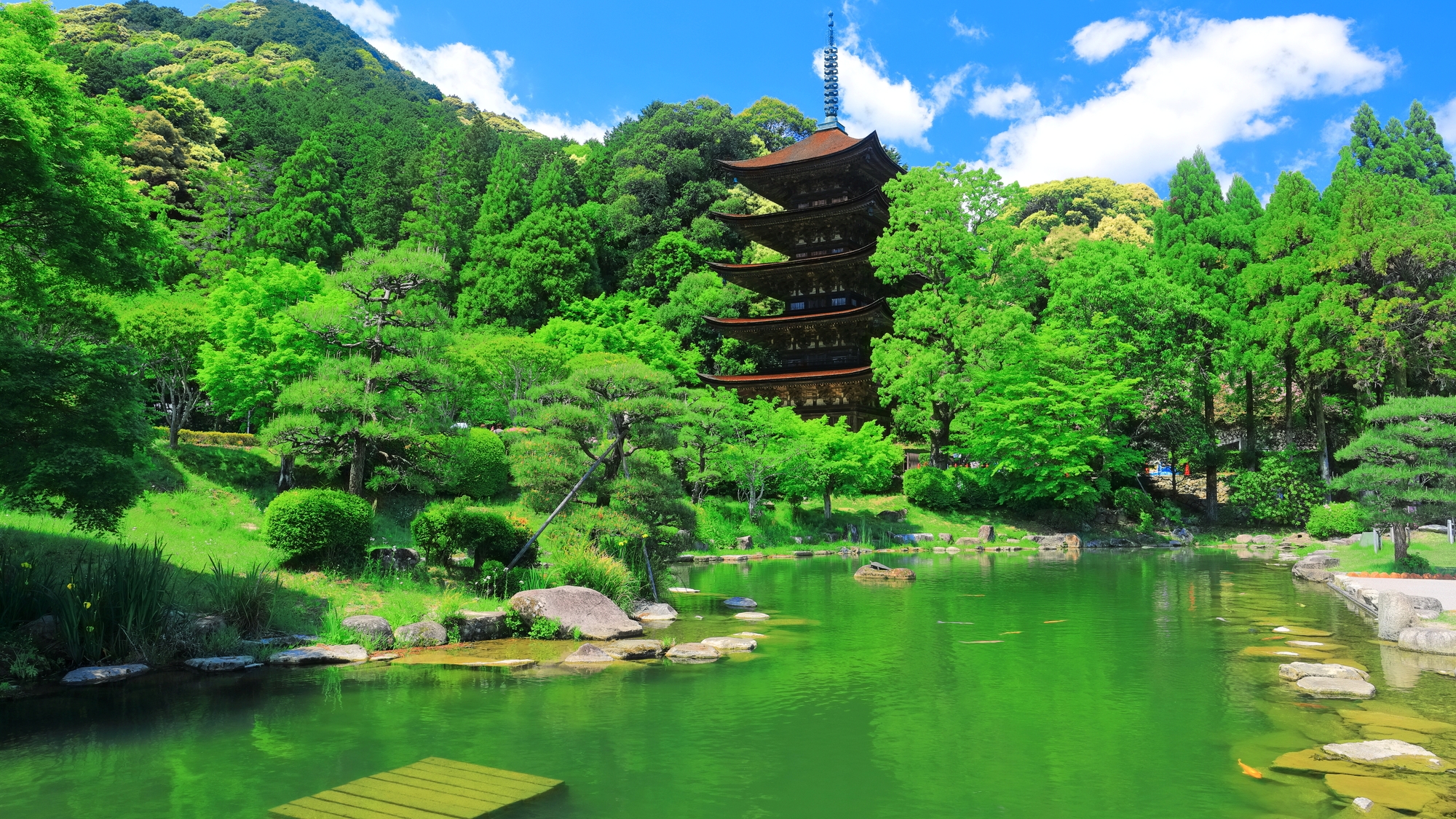 日本三名塔の一つ「瑠璃光寺五重塔」