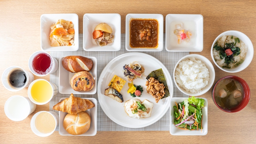 健康朝食盛り付けイメージ（2023年4月1日より¥1200の有料となります。）
