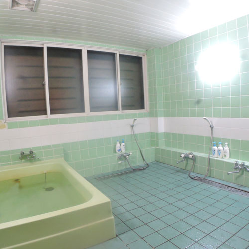 ◆男性側浴室一例／シャンプー、リンス、ボディソープは備え付けております。