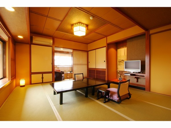 12 tatami mat Japanese-style room with bathroom, toilet and washstand (image)