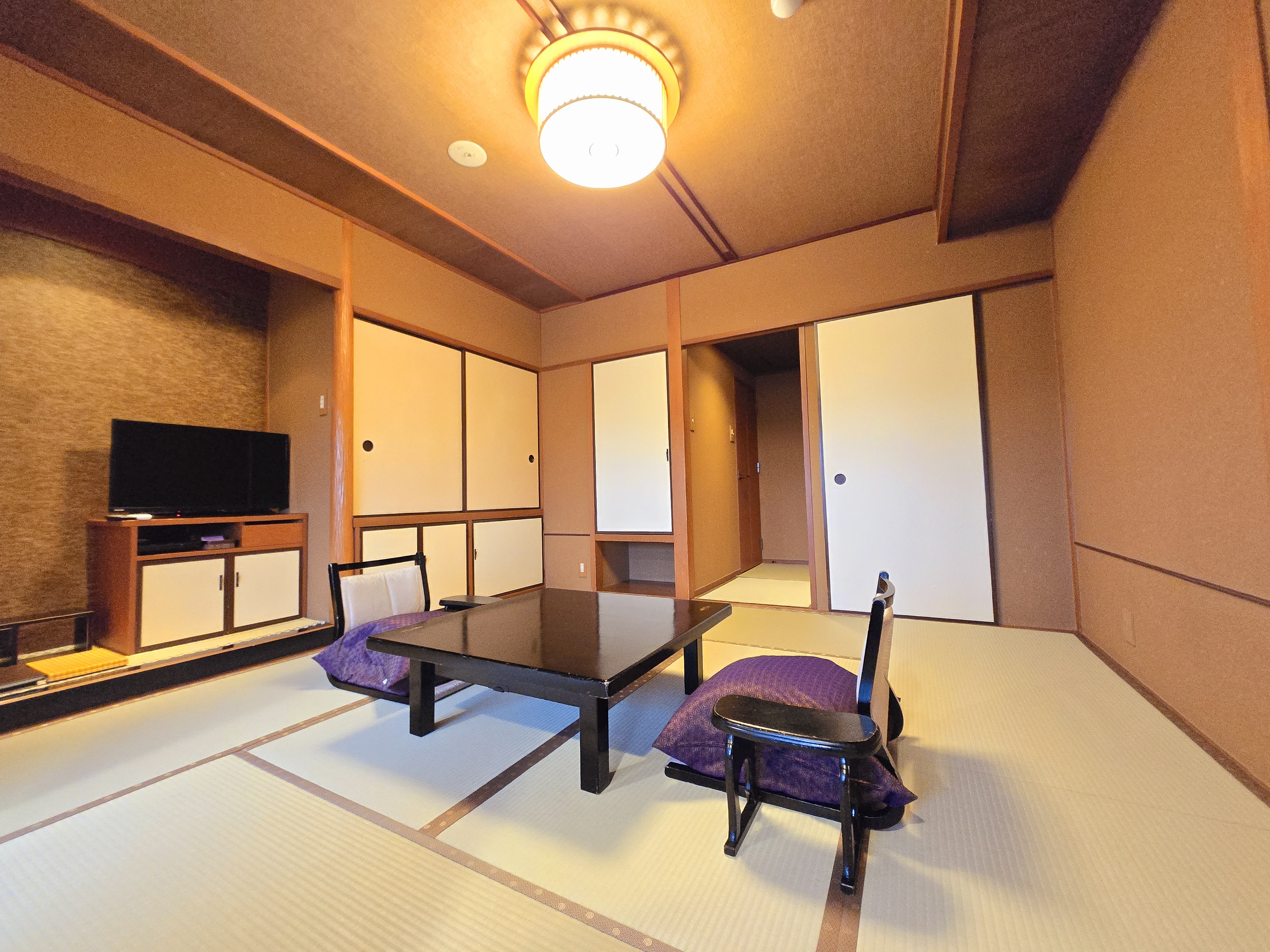 和室８畳バストイレ洗面付き