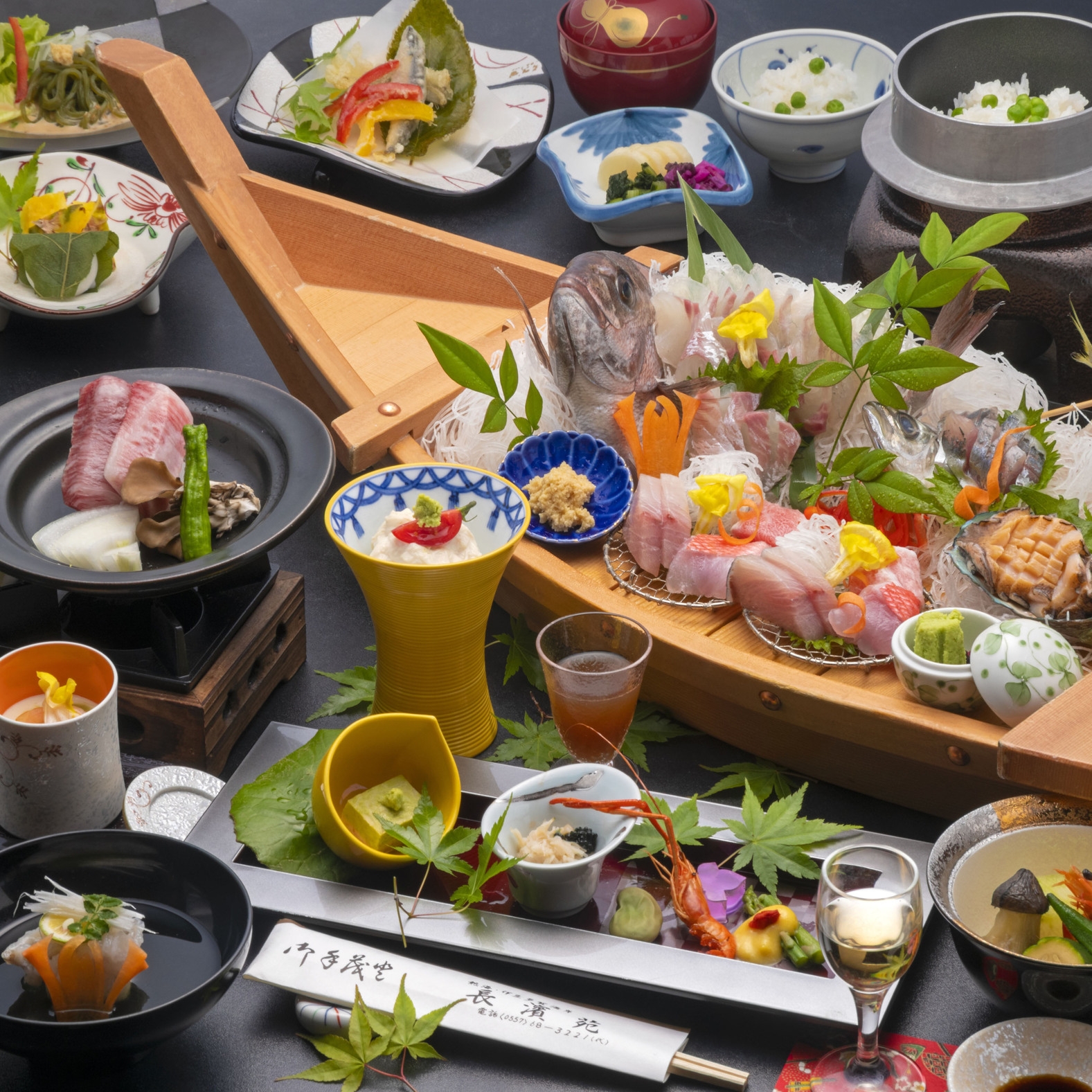 【★カップル1名半額★】豪華アワビ舟盛付！人気の露天付客室【お部屋食/18時〜】貸切露天風呂無料